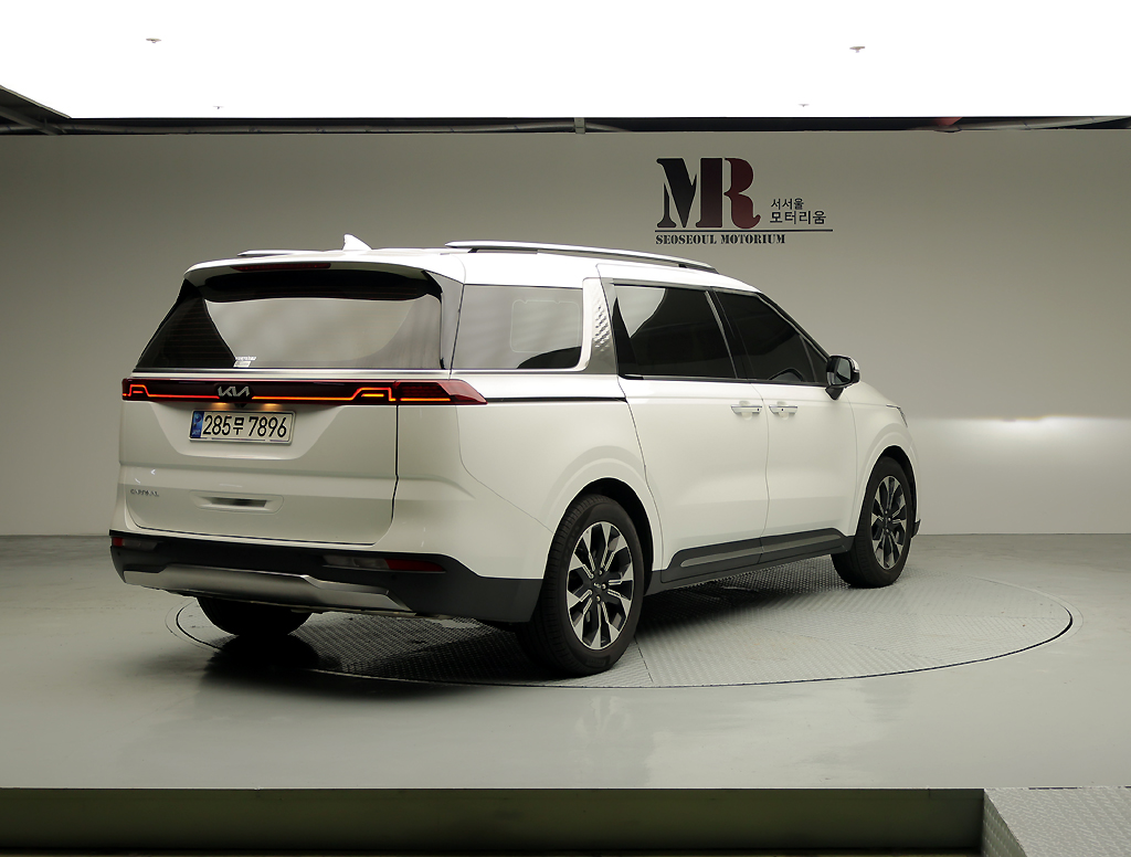 KIA CARNIVAL photo 3