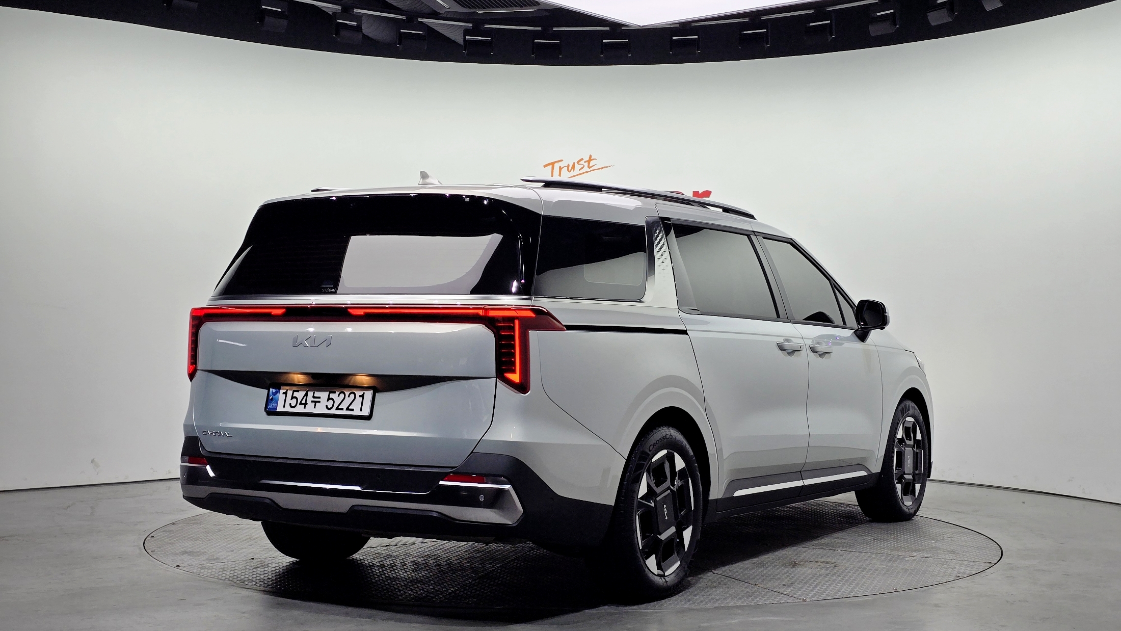 KIA CARNIVAL photo 2