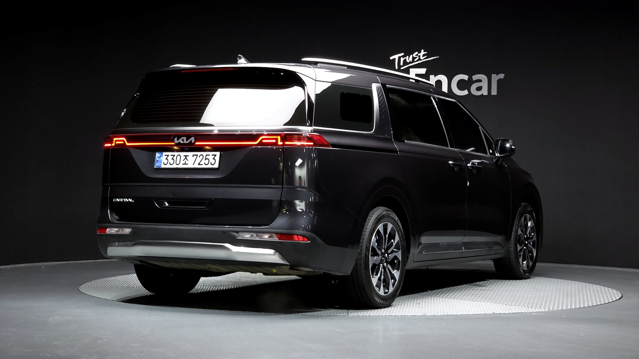 KIA CARNIVAL photo 2