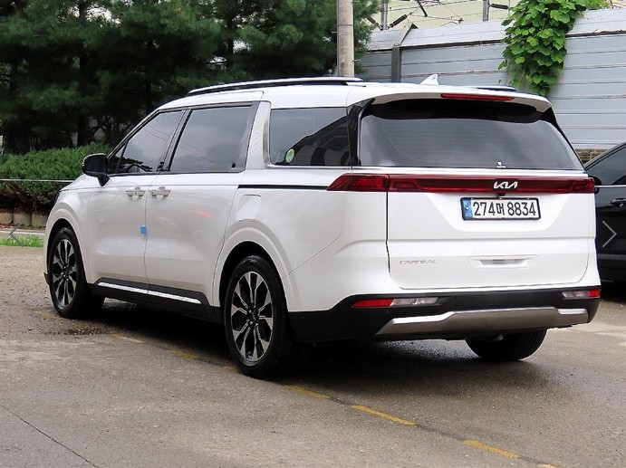 KIA CARNIVAL photo 3