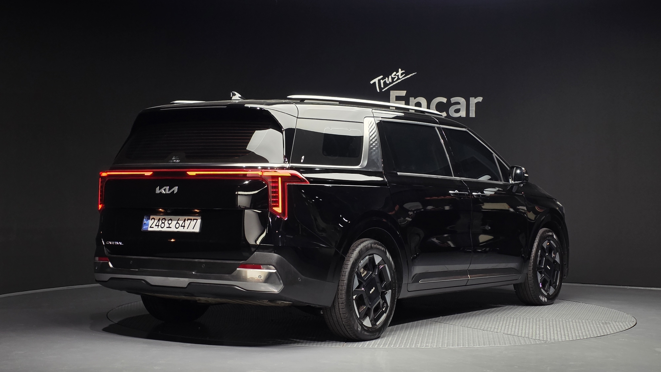 KIA CARNIVAL photo 2