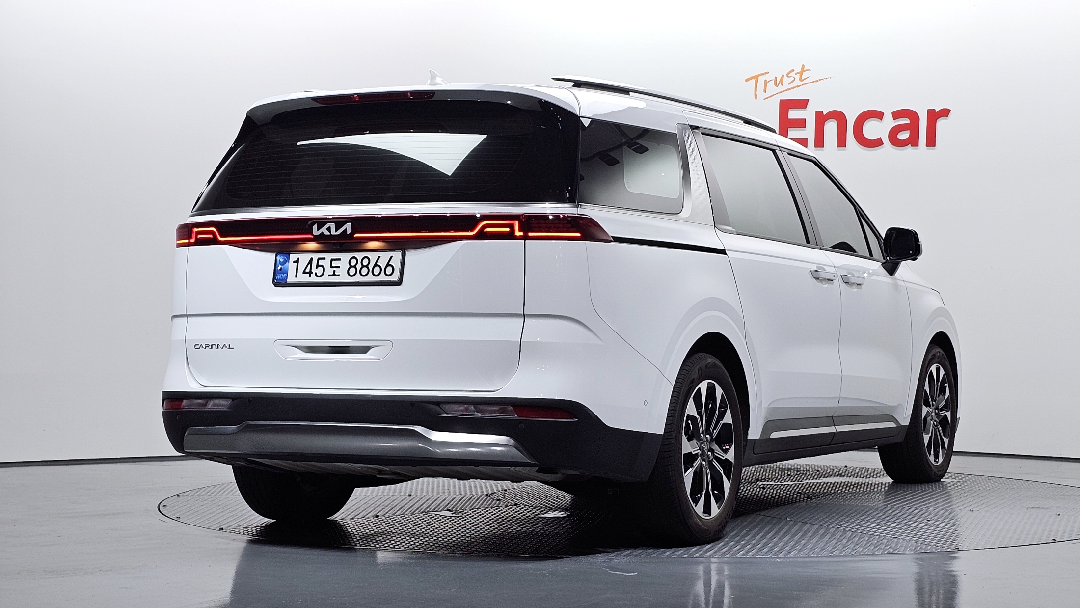 KIA CARNIVAL photo 2