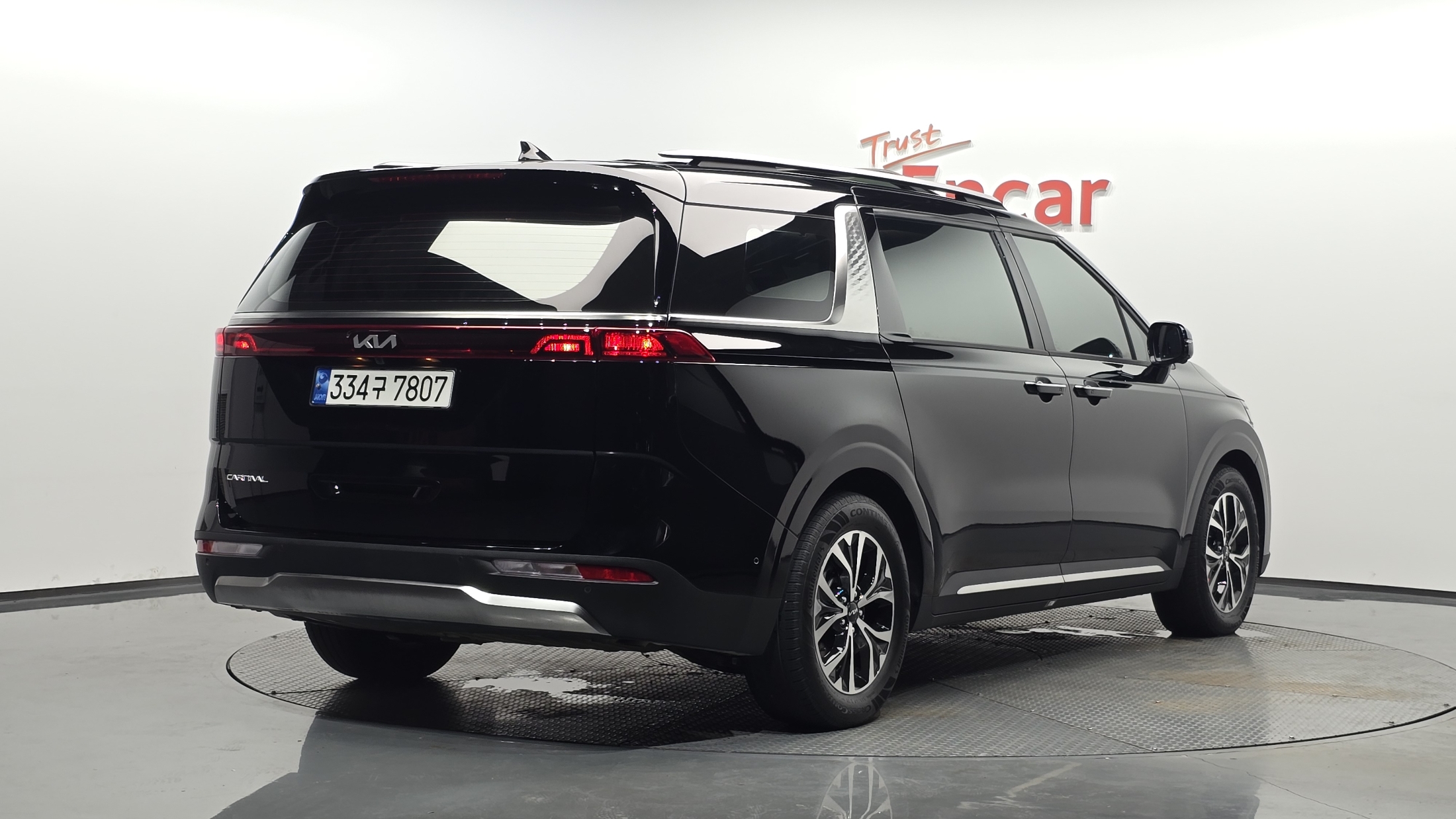 KIA CARNIVAL photo 2
