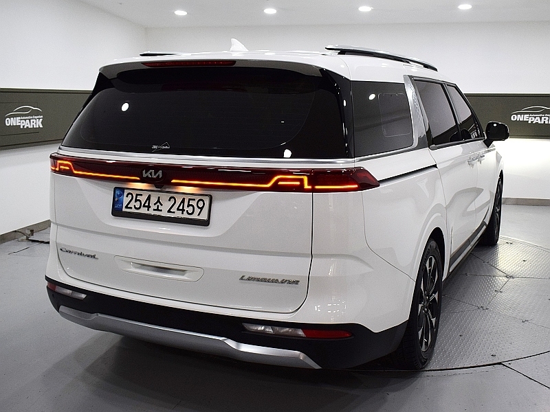 KIA CARNIVAL photo 3