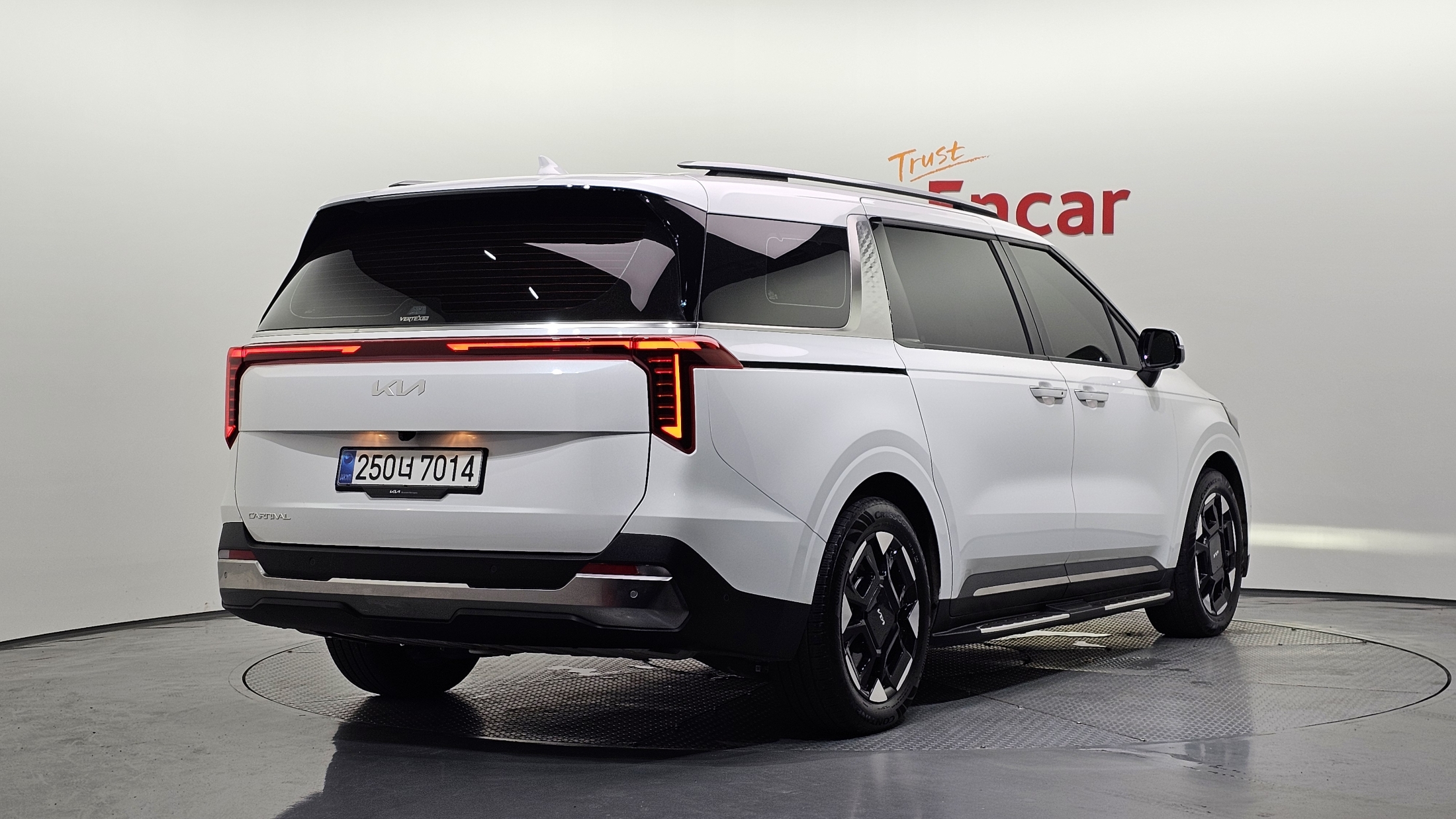 KIA CARNIVAL photo 2