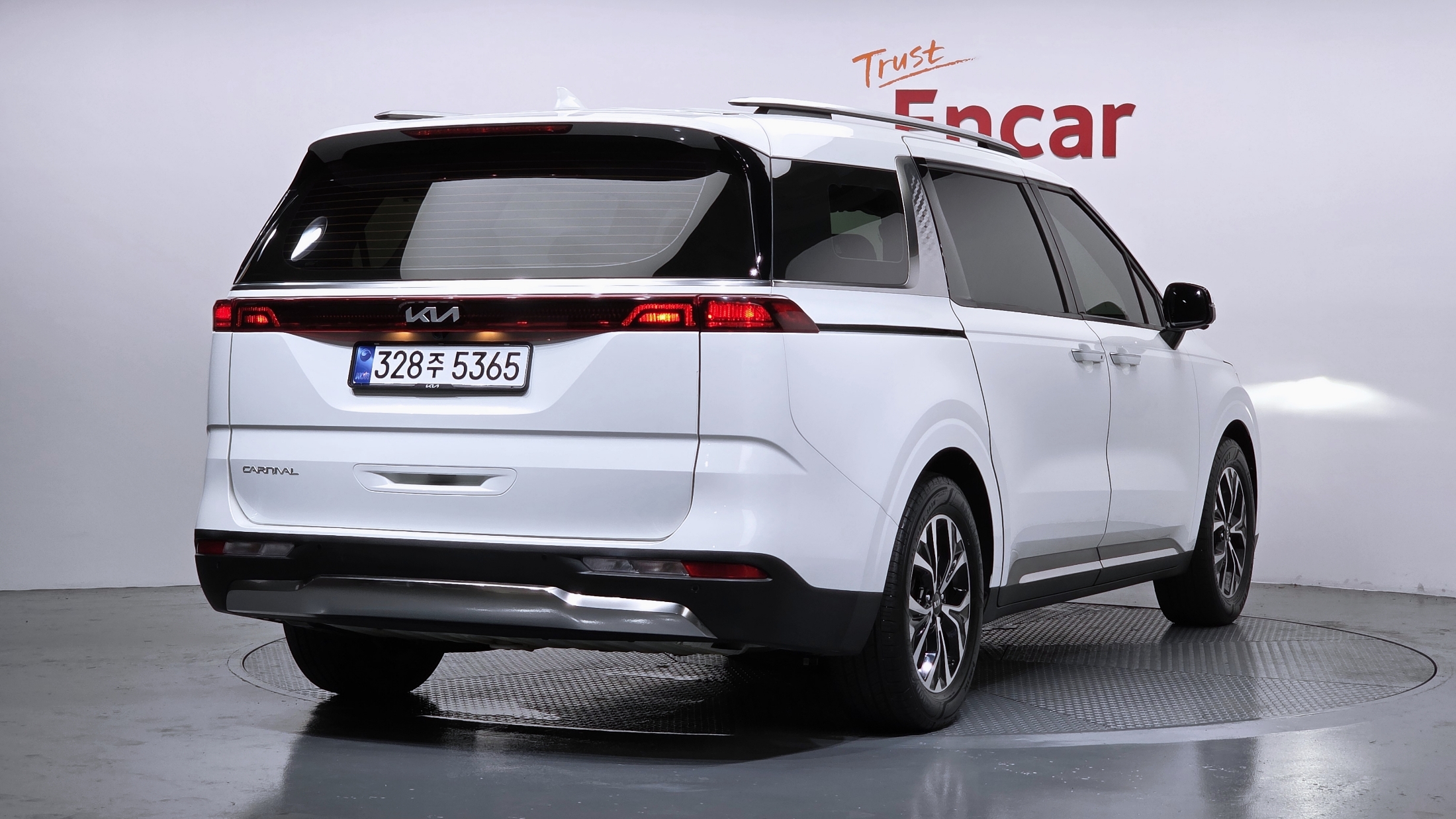 KIA CARNIVAL photo 2
