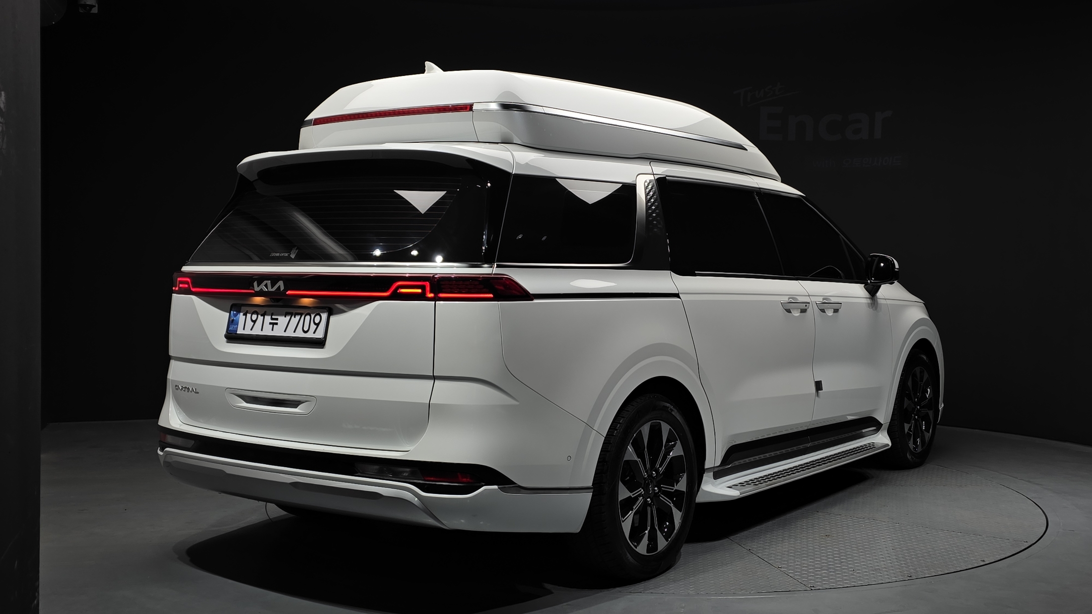 KIA CARNIVAL photo 2
