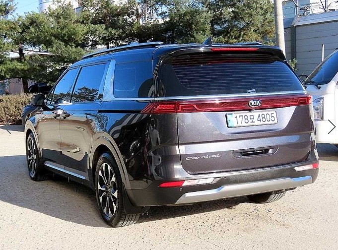 KIA CARNIVAL photo 3