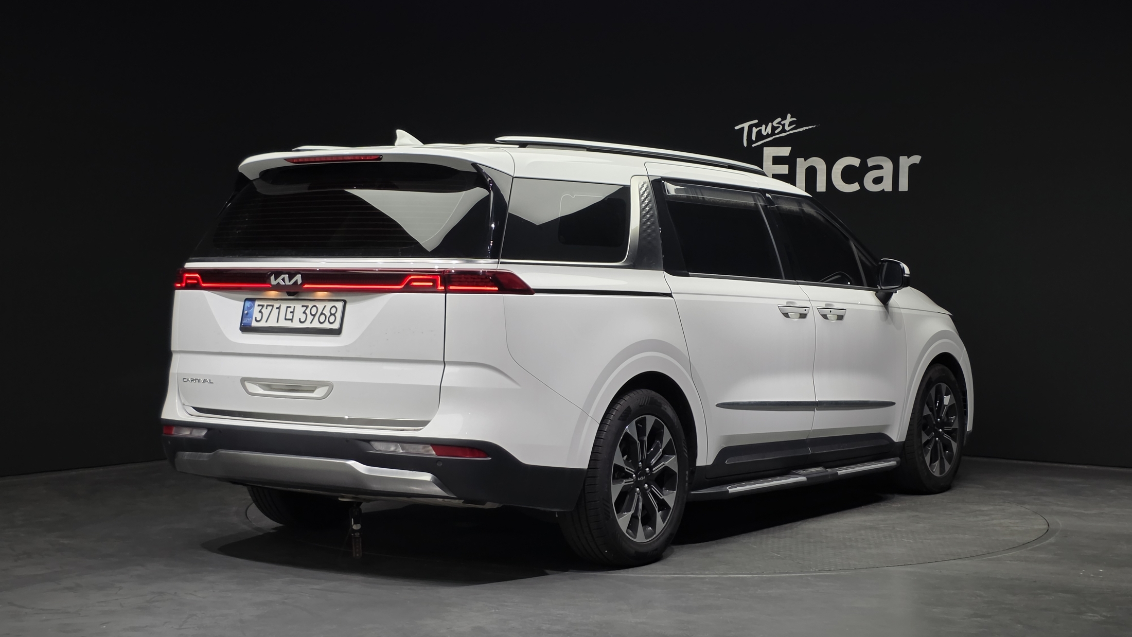 KIA CARNIVAL photo 2