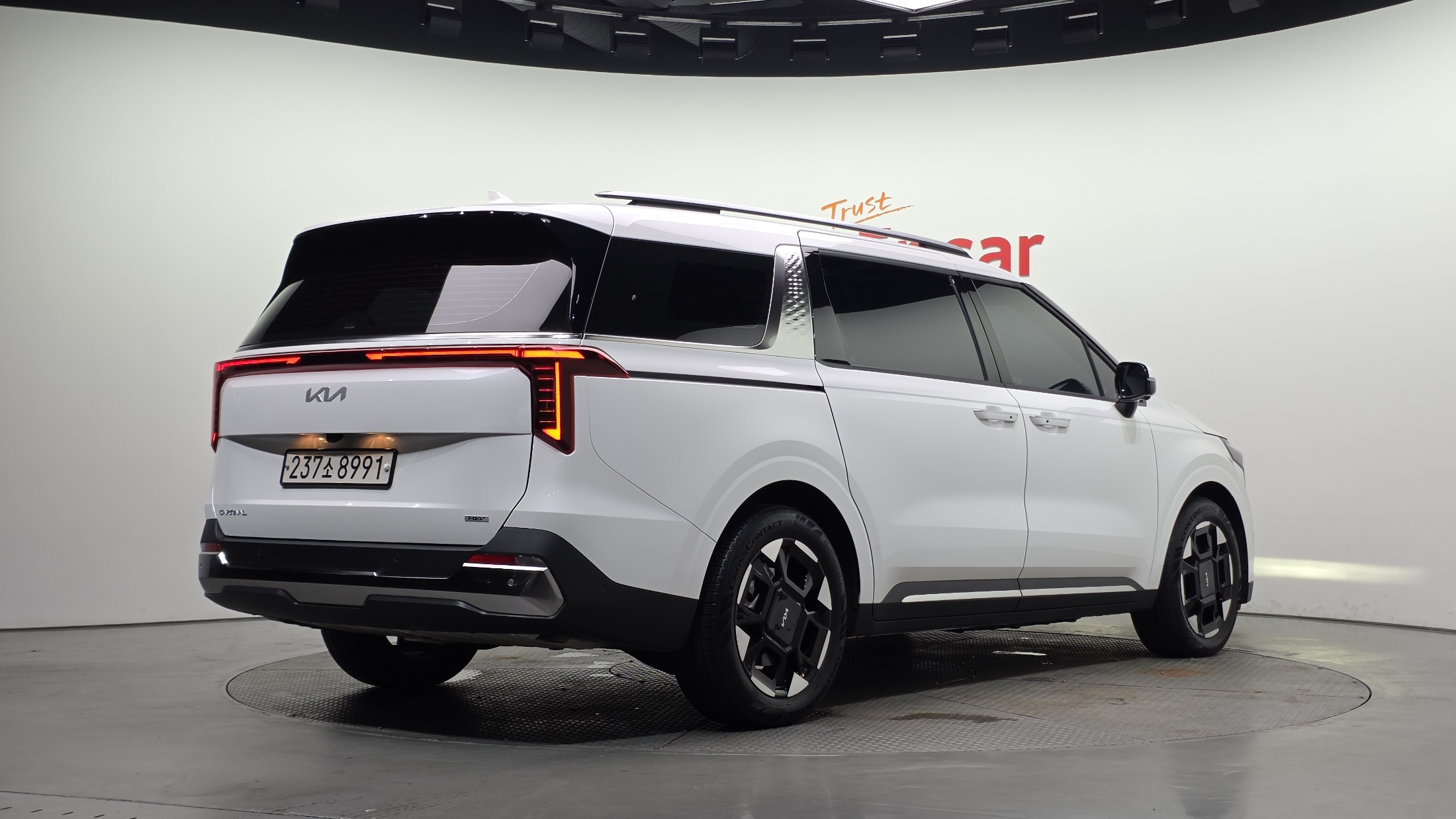 KIA CARNIVAL photo 2