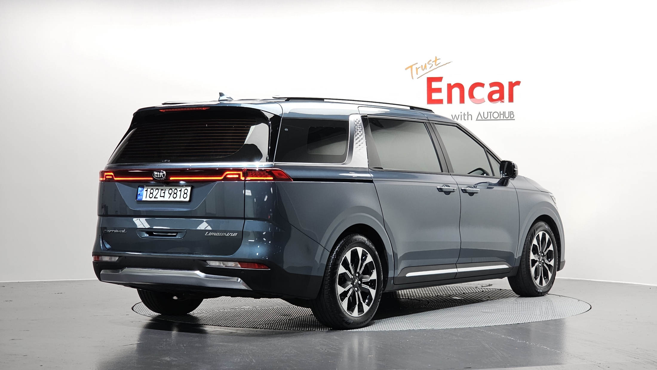 KIA CARNIVAL photo 2