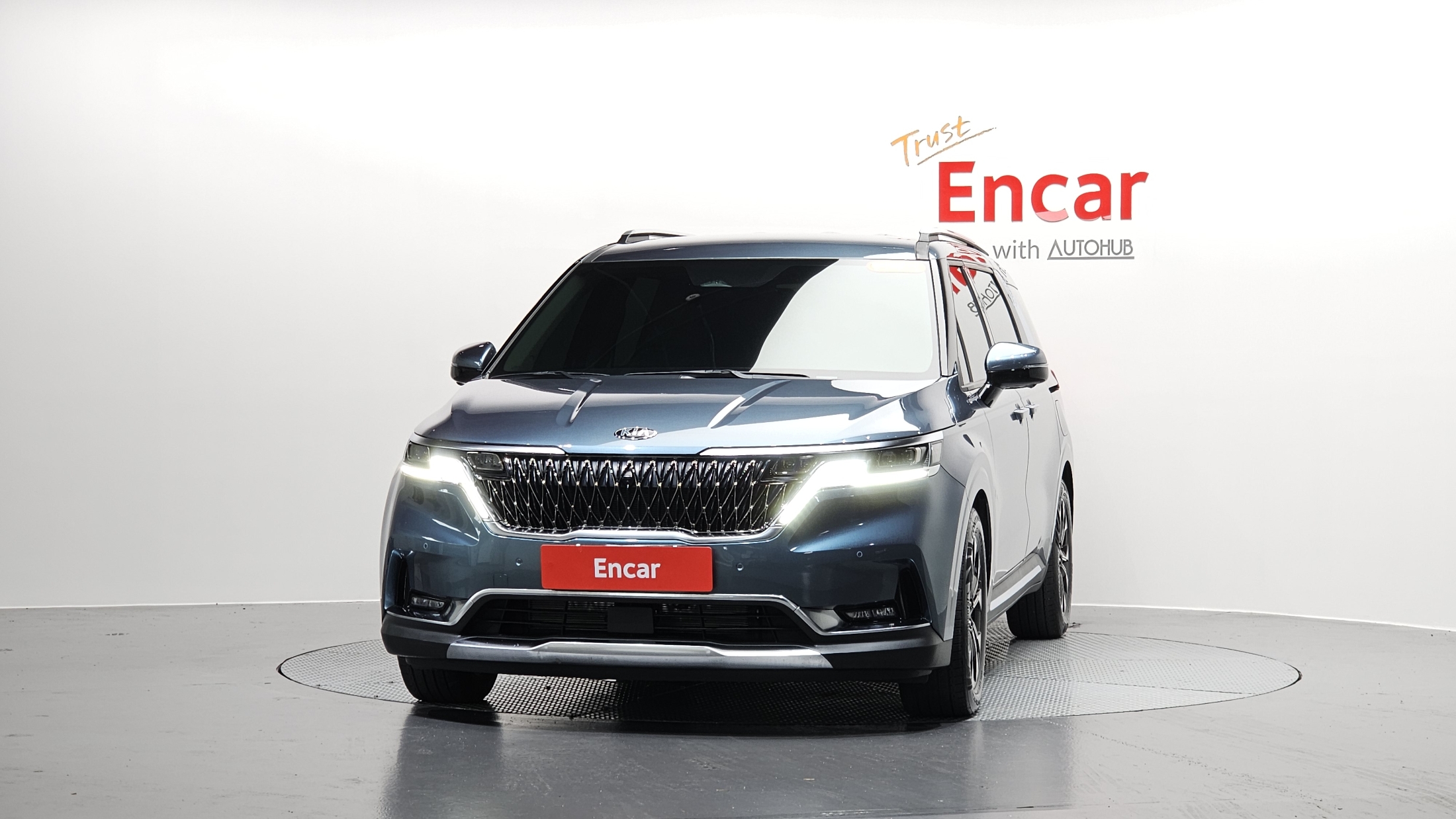 KIA CARNIVAL photo 3