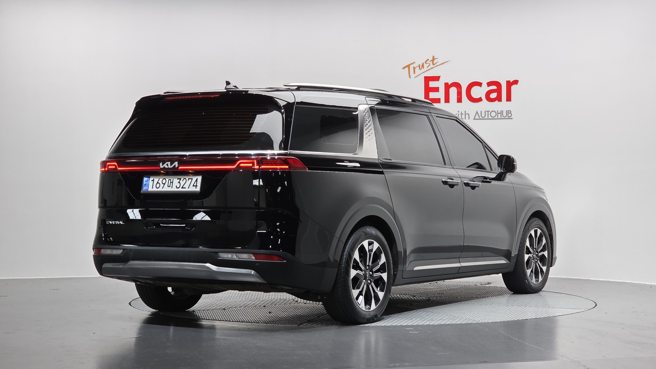 KIA CARNIVAL photo 2