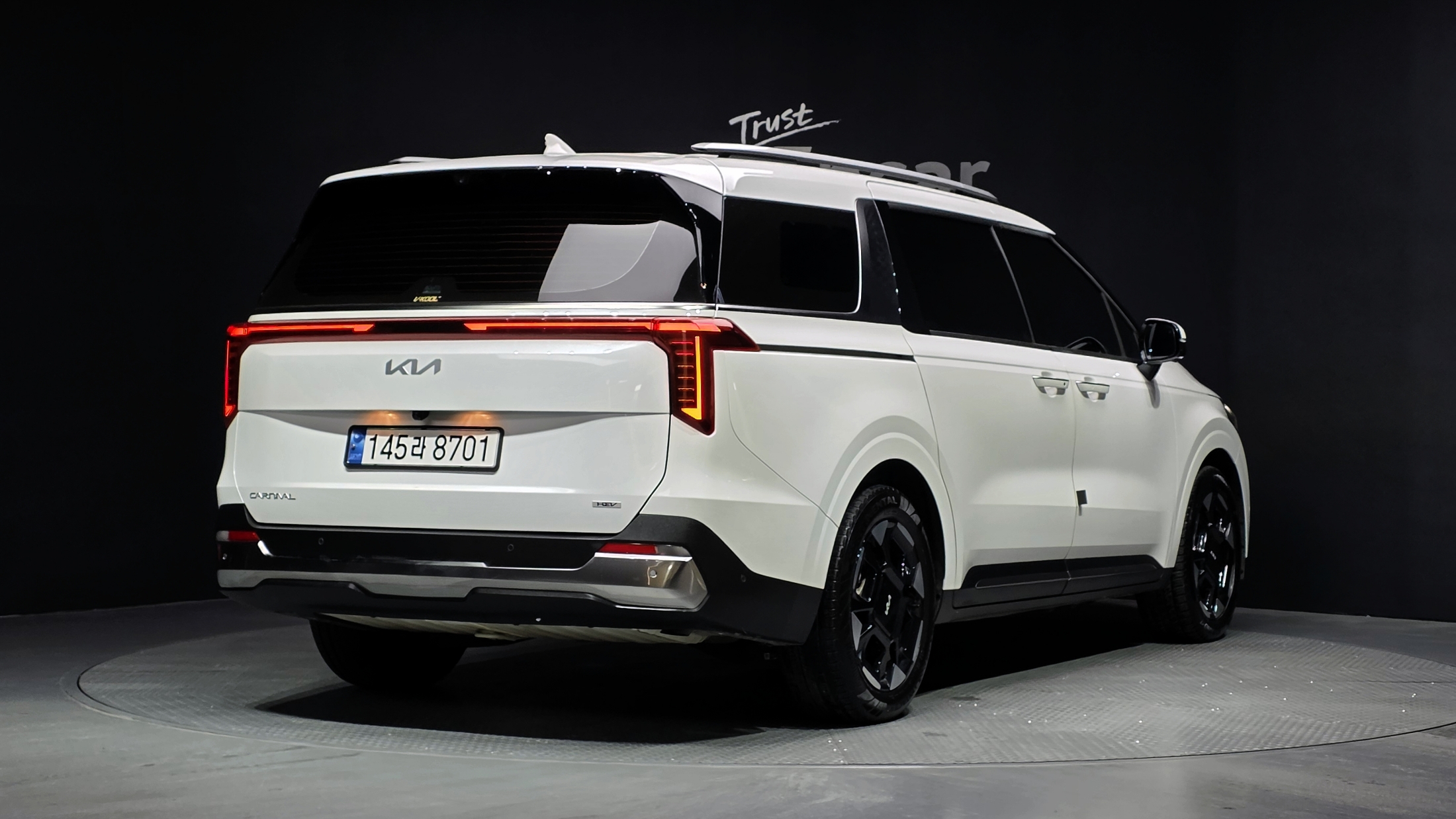 KIA CARNIVAL photo 2