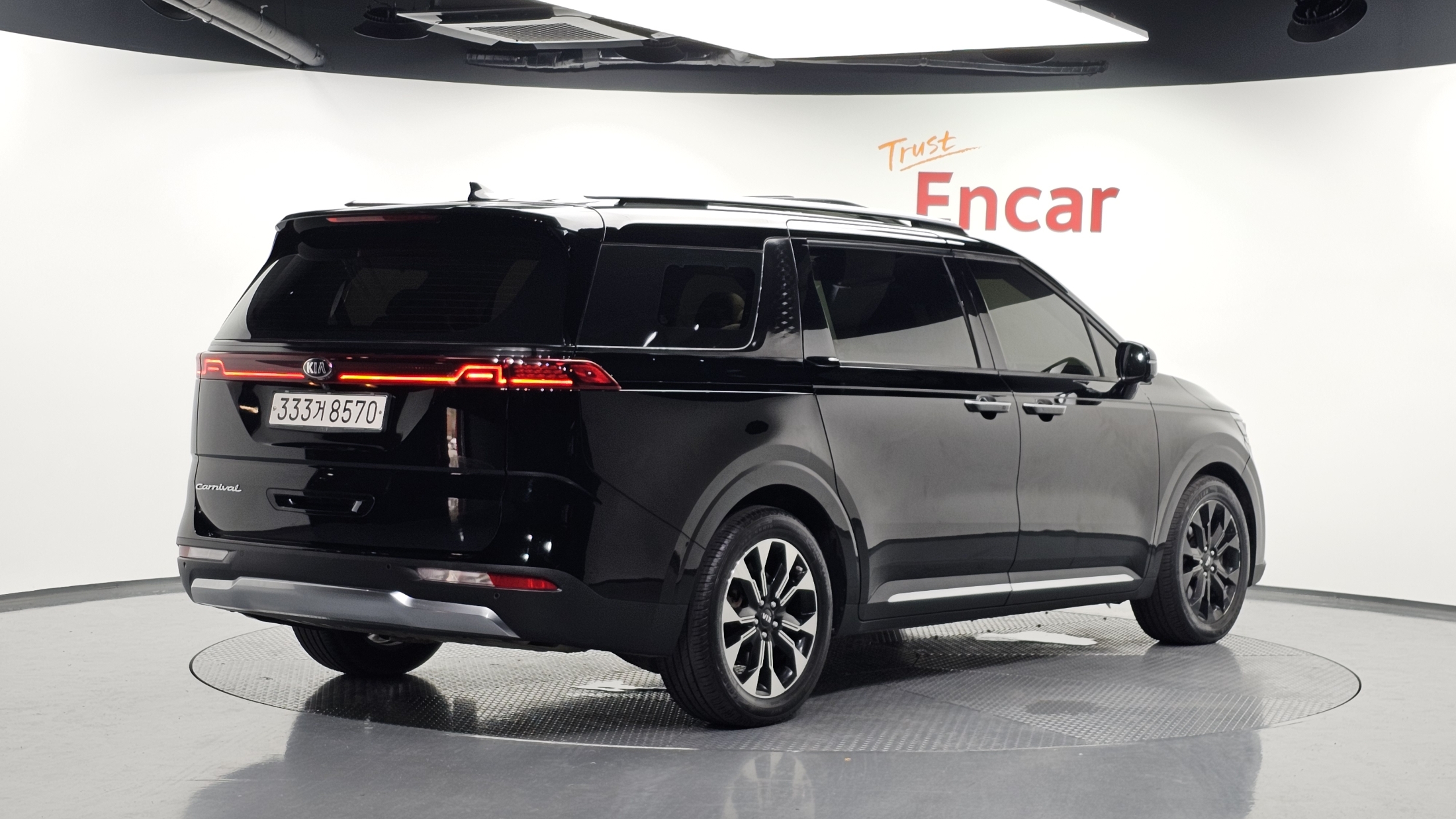 KIA CARNIVAL photo 3