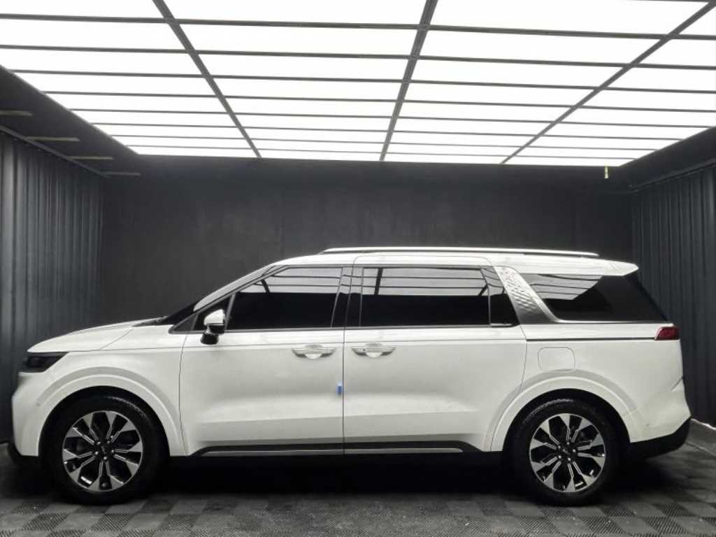 KIA CARNIVAL photo 3