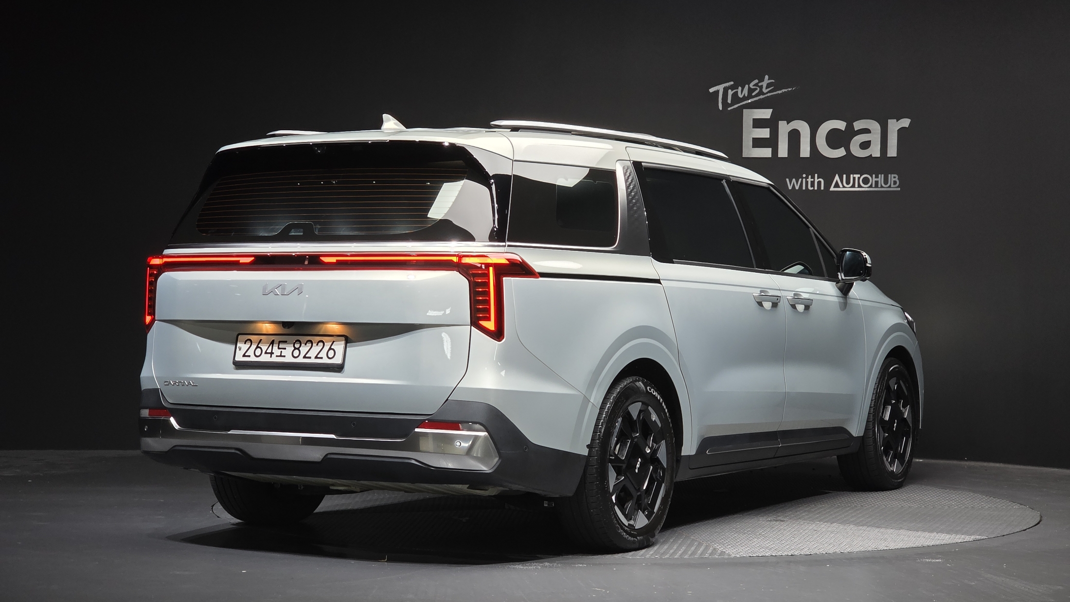 KIA CARNIVAL photo 2