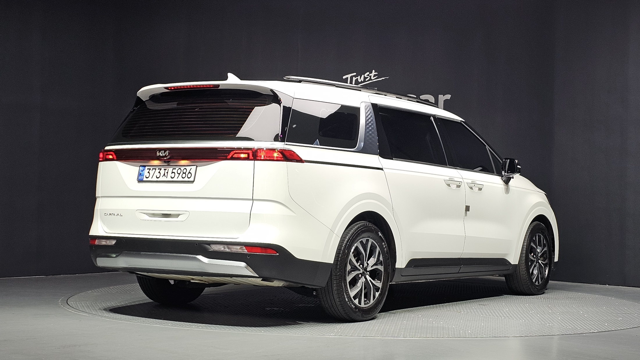 KIA CARNIVAL photo 2