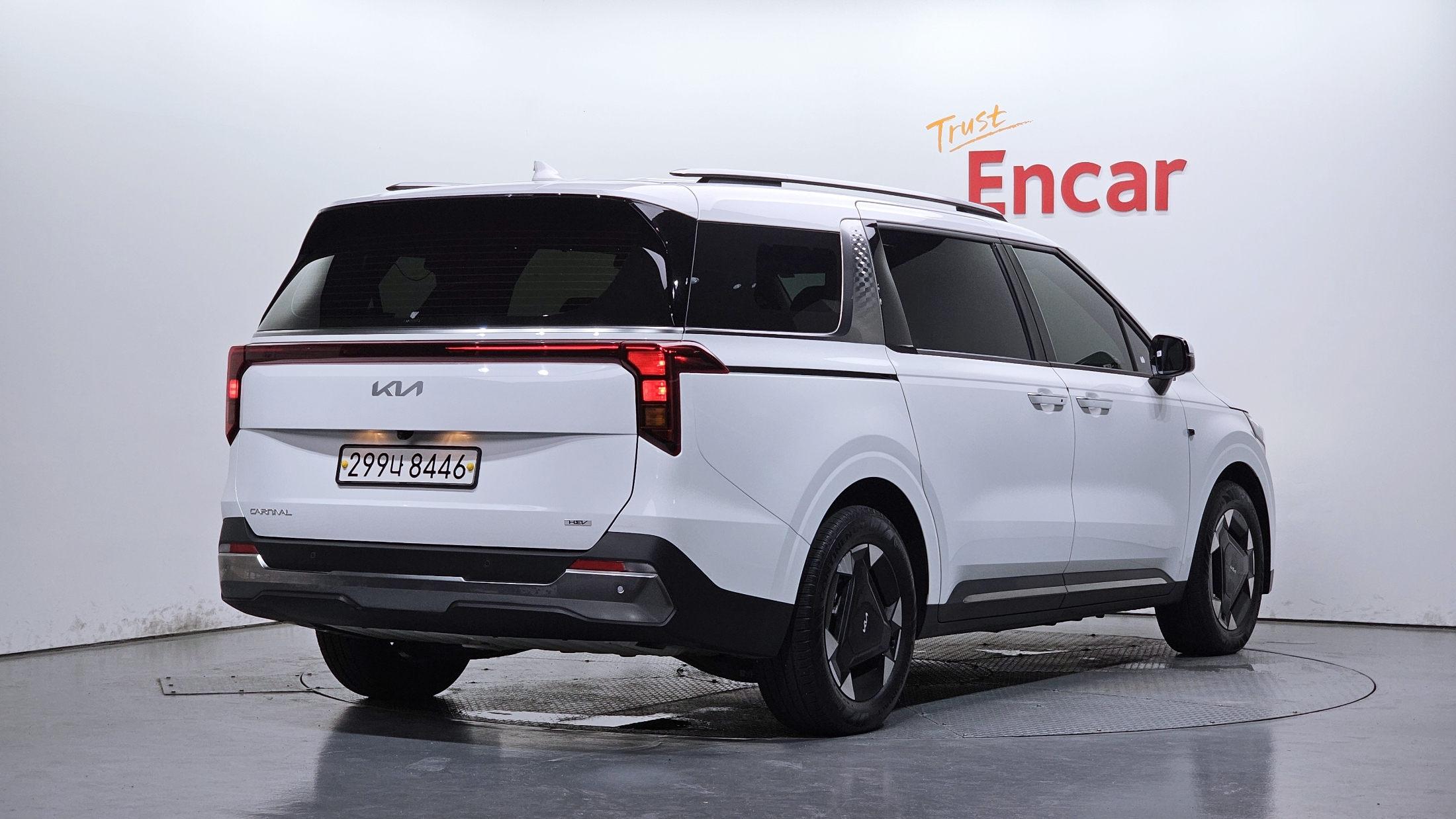 KIA CARNIVAL photo 2