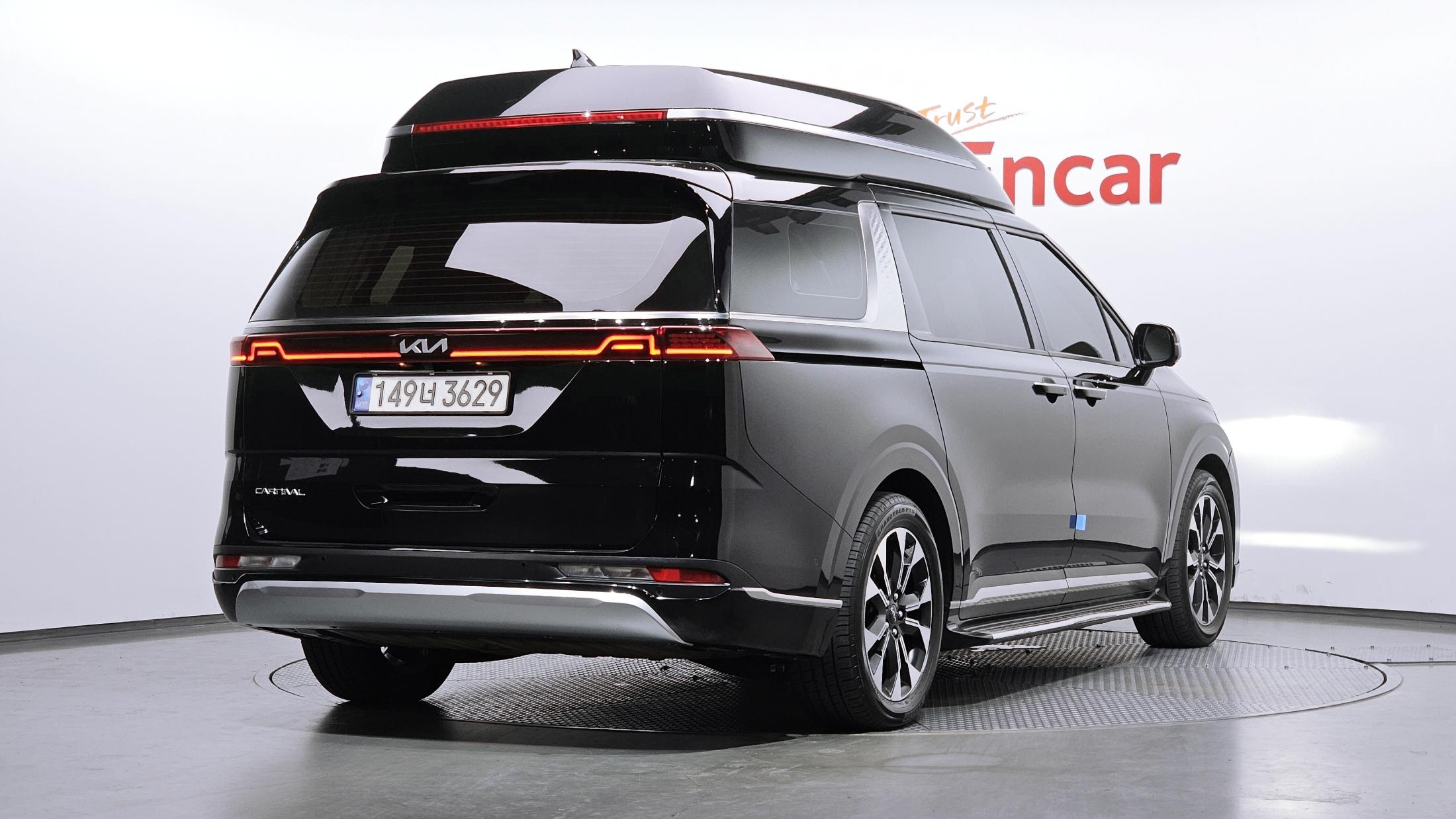 KIA CARNIVAL photo 2