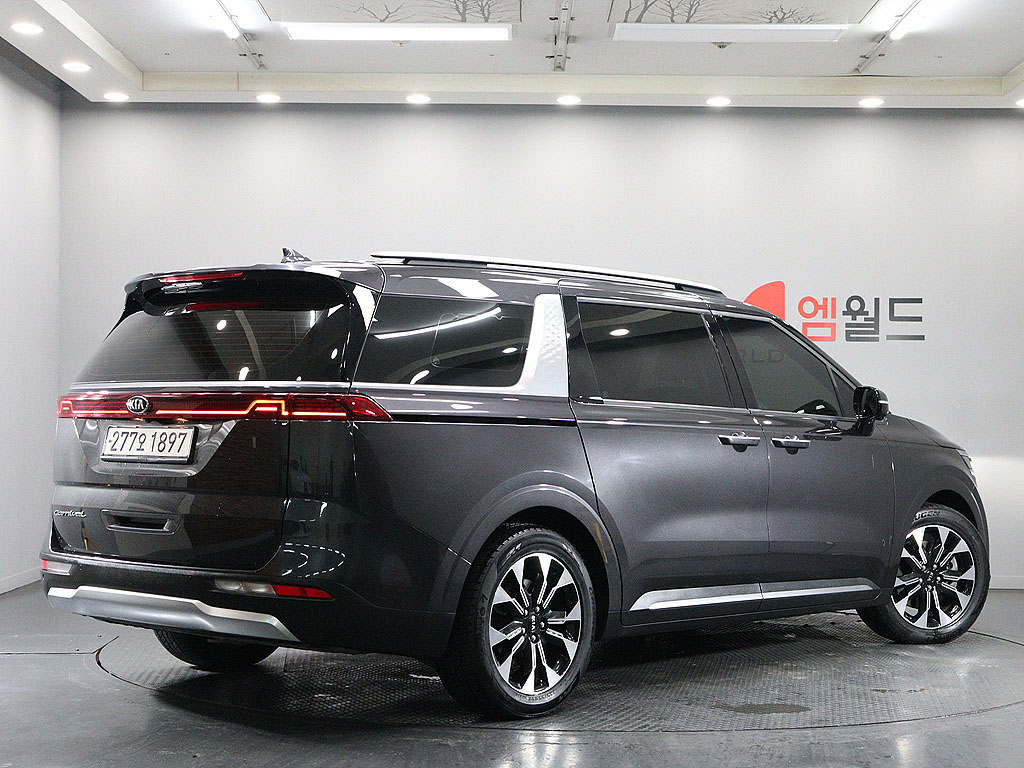 KIA CARNIVAL photo 3