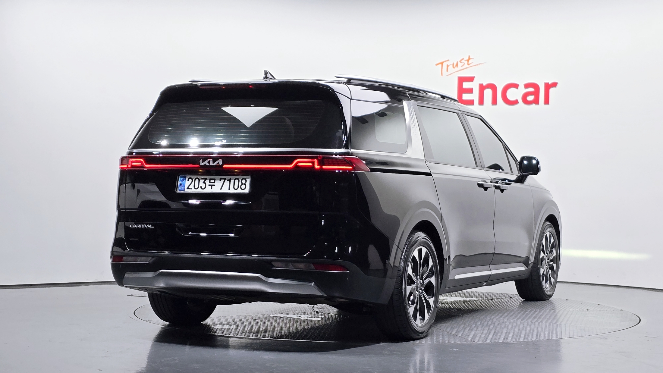 KIA CARNIVAL photo 2