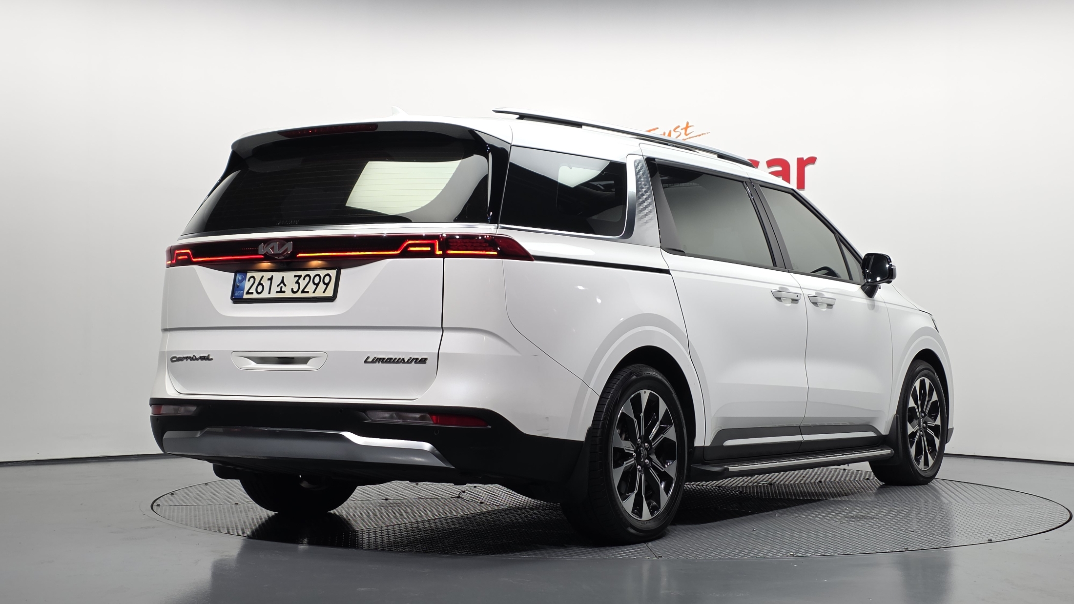 KIA CARNIVAL photo 2
