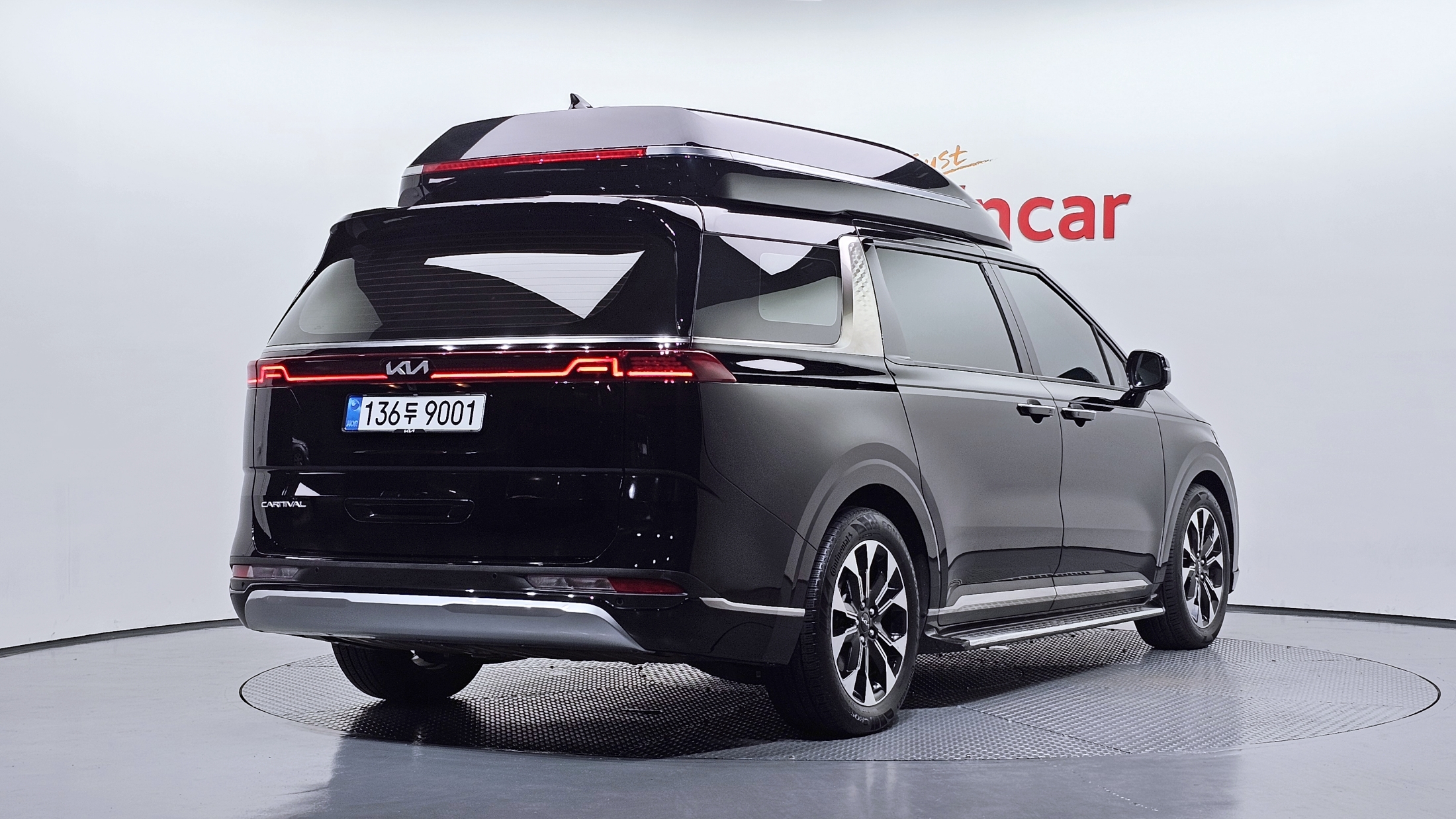 KIA CARNIVAL photo 2