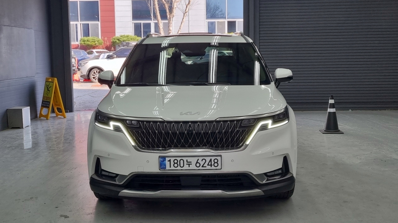 KIA CARNIVAL photo 3