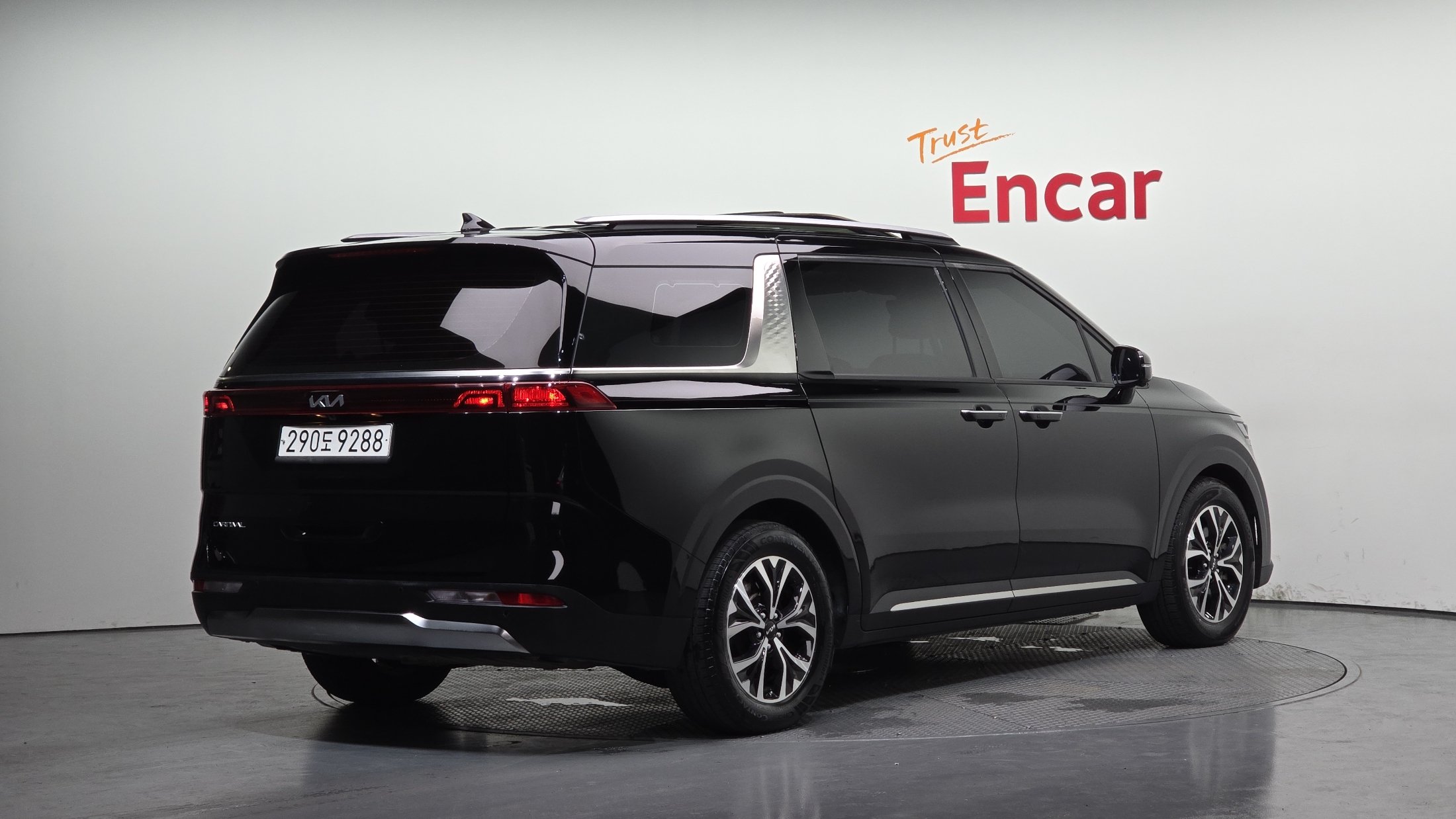 KIA CARNIVAL photo 2