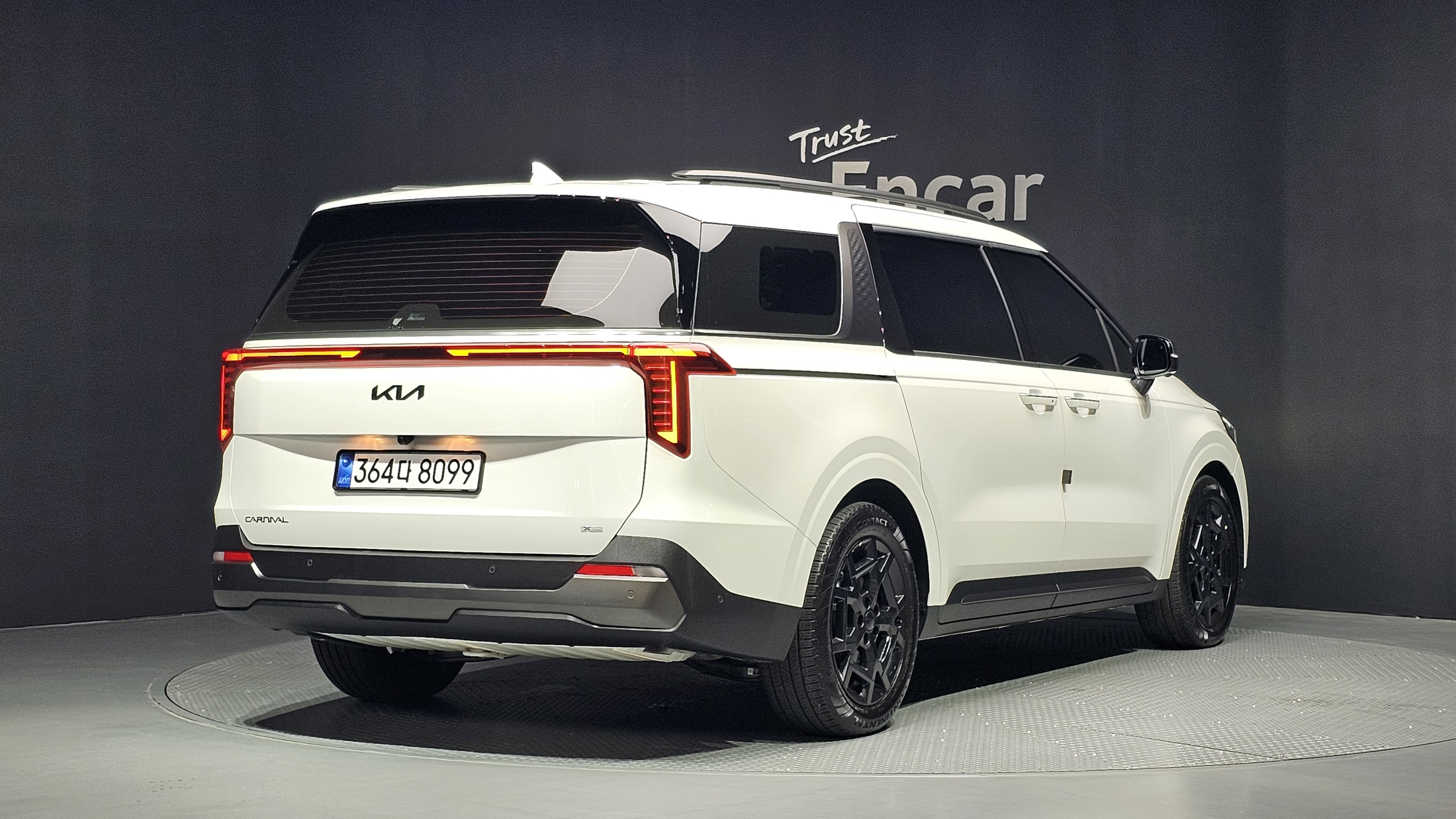 KIA CARNIVAL photo 2