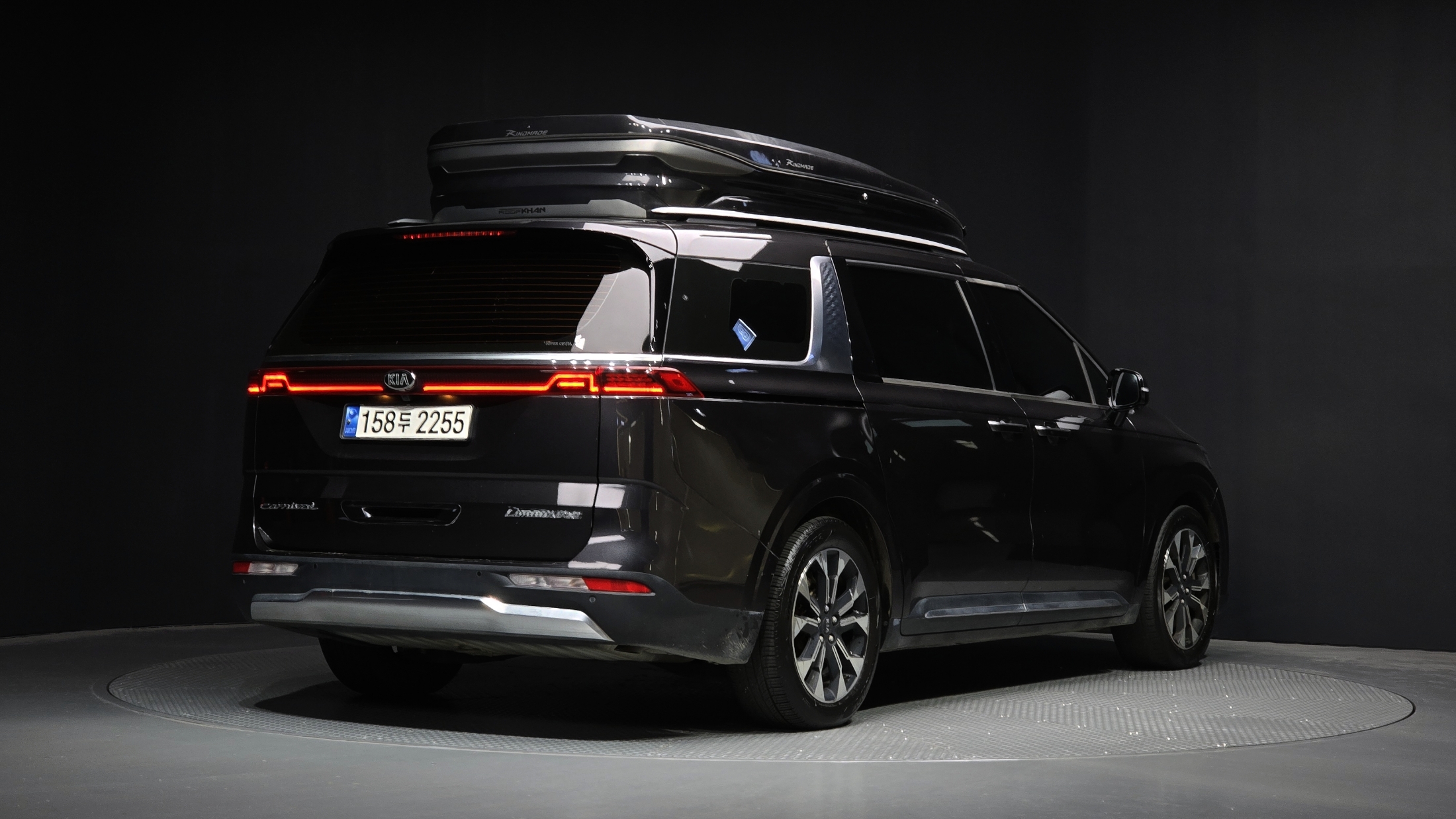 KIA CARNIVAL photo 2