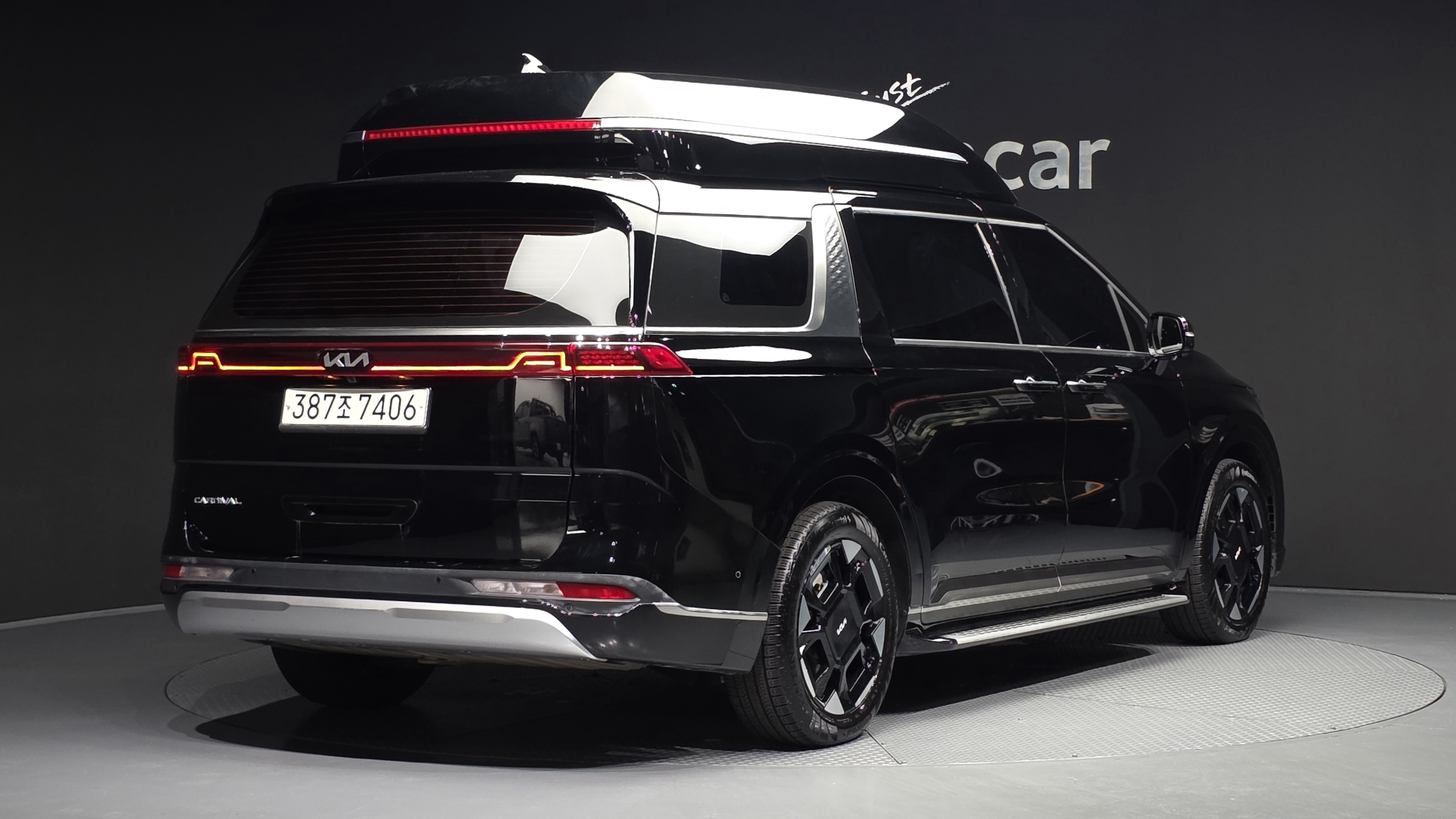 KIA CARNIVAL photo 2