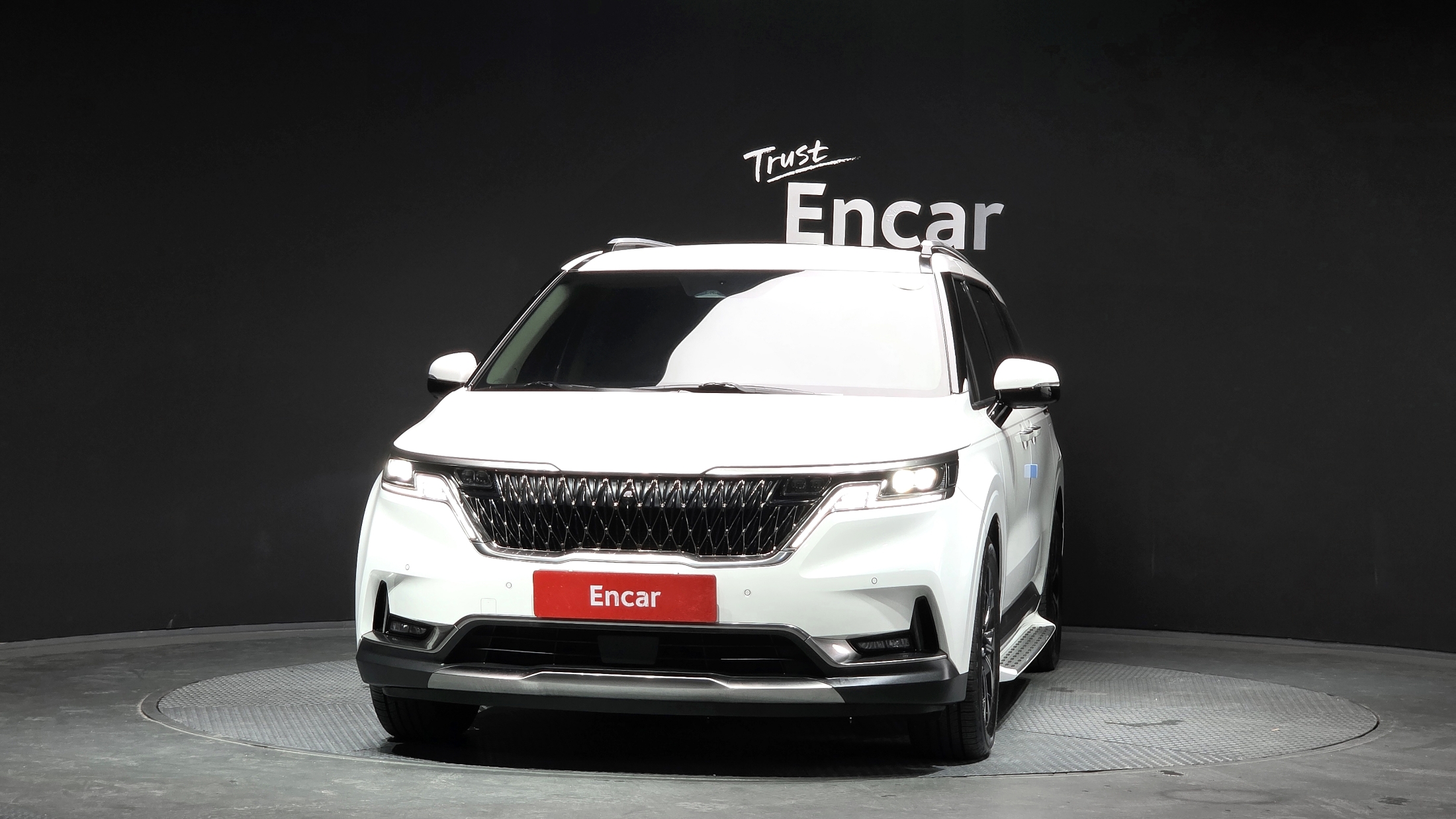 KIA CARNIVAL photo 3