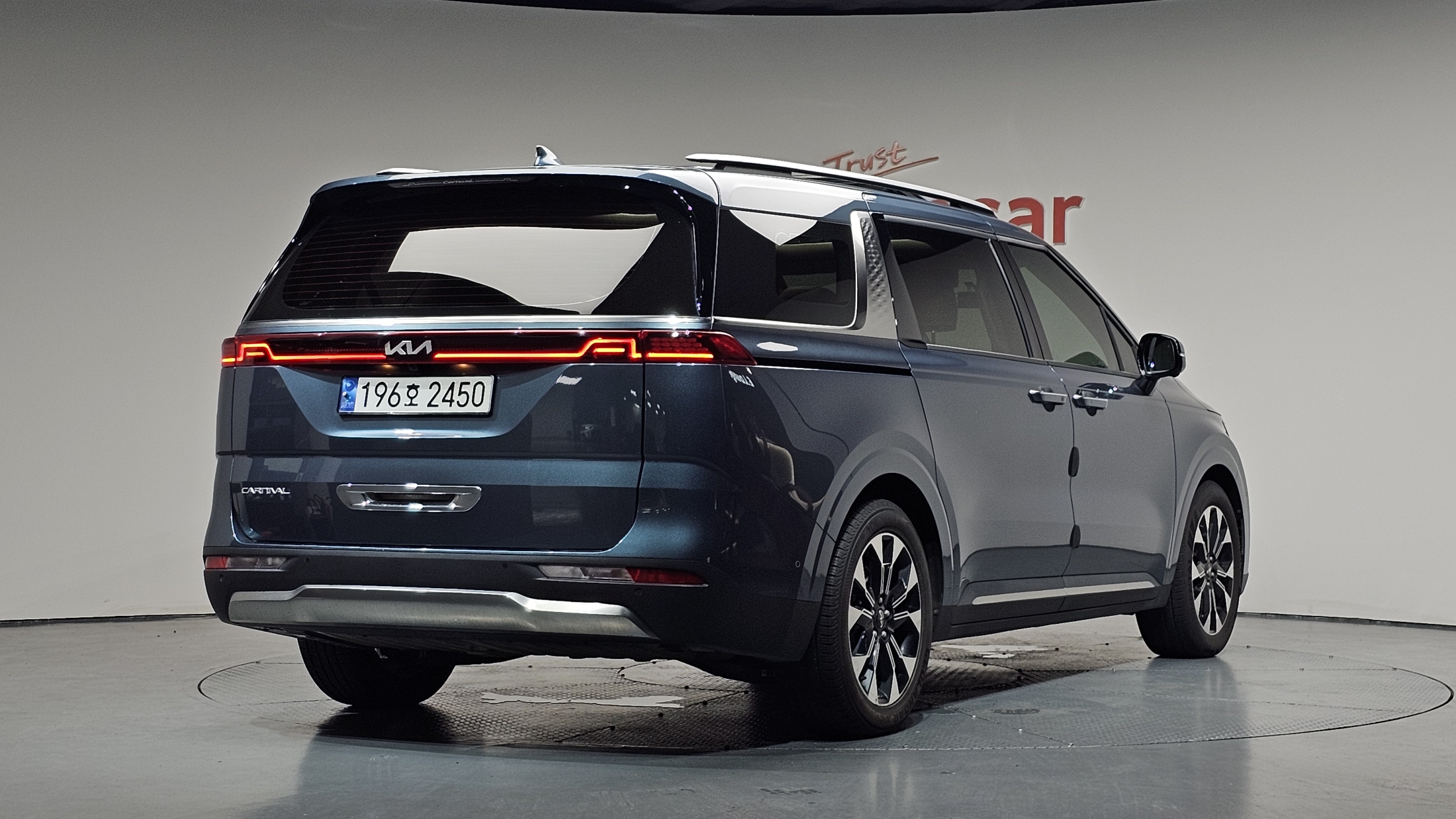 KIA CARNIVAL photo 2