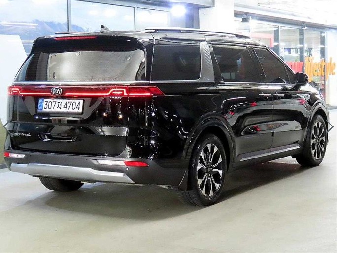 KIA CARNIVAL photo 3