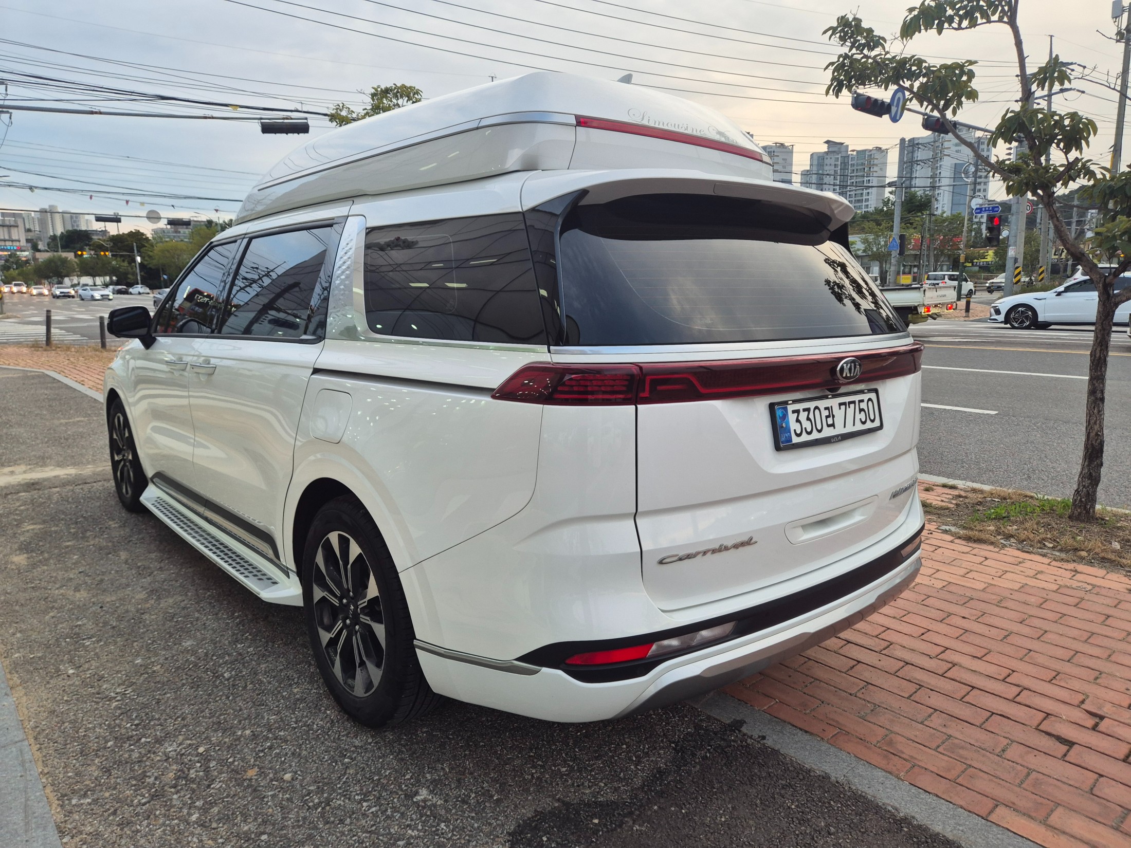 Mazda Bongo front view