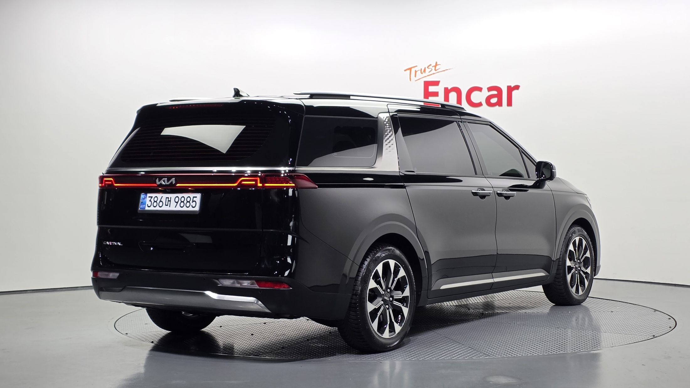 KIA CARNIVAL photo 2