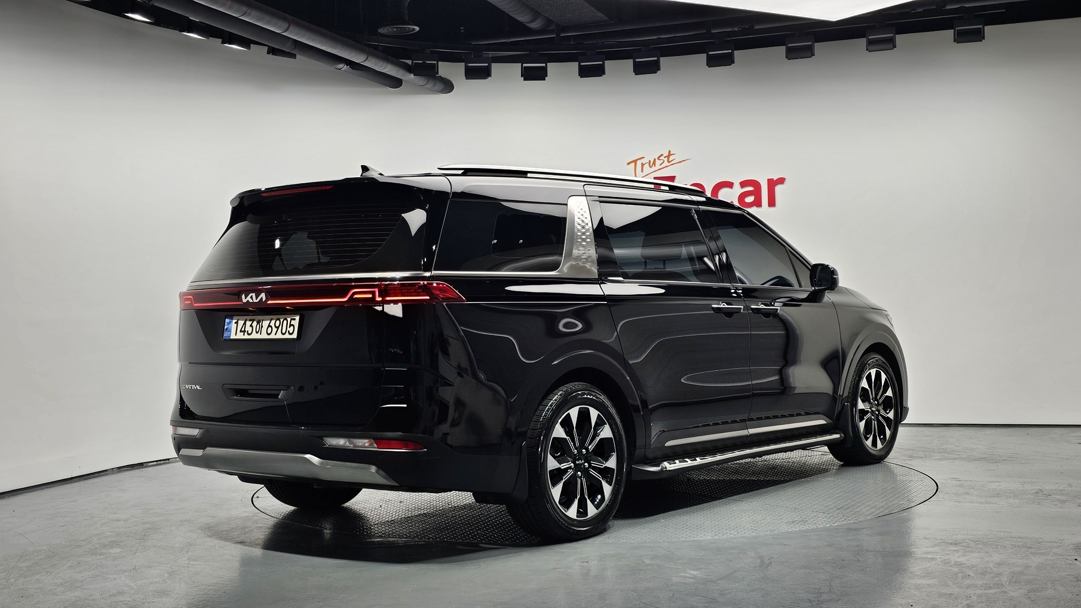KIA CARNIVAL photo 2