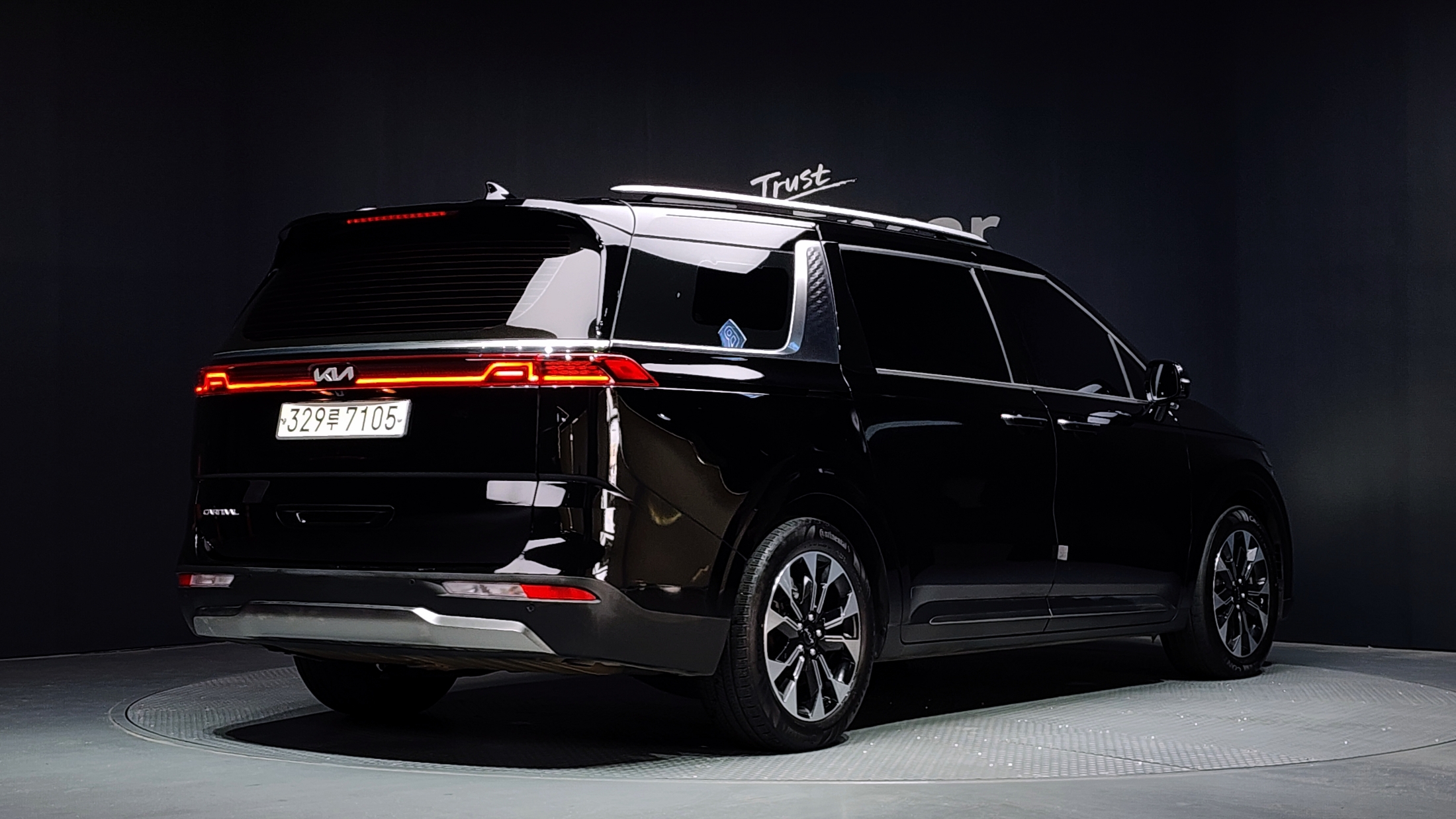 KIA CARNIVAL photo 2