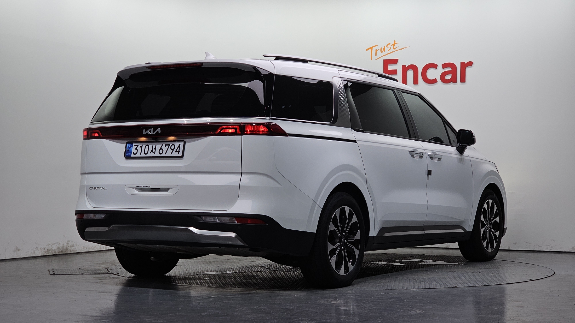 KIA CARNIVAL photo 2