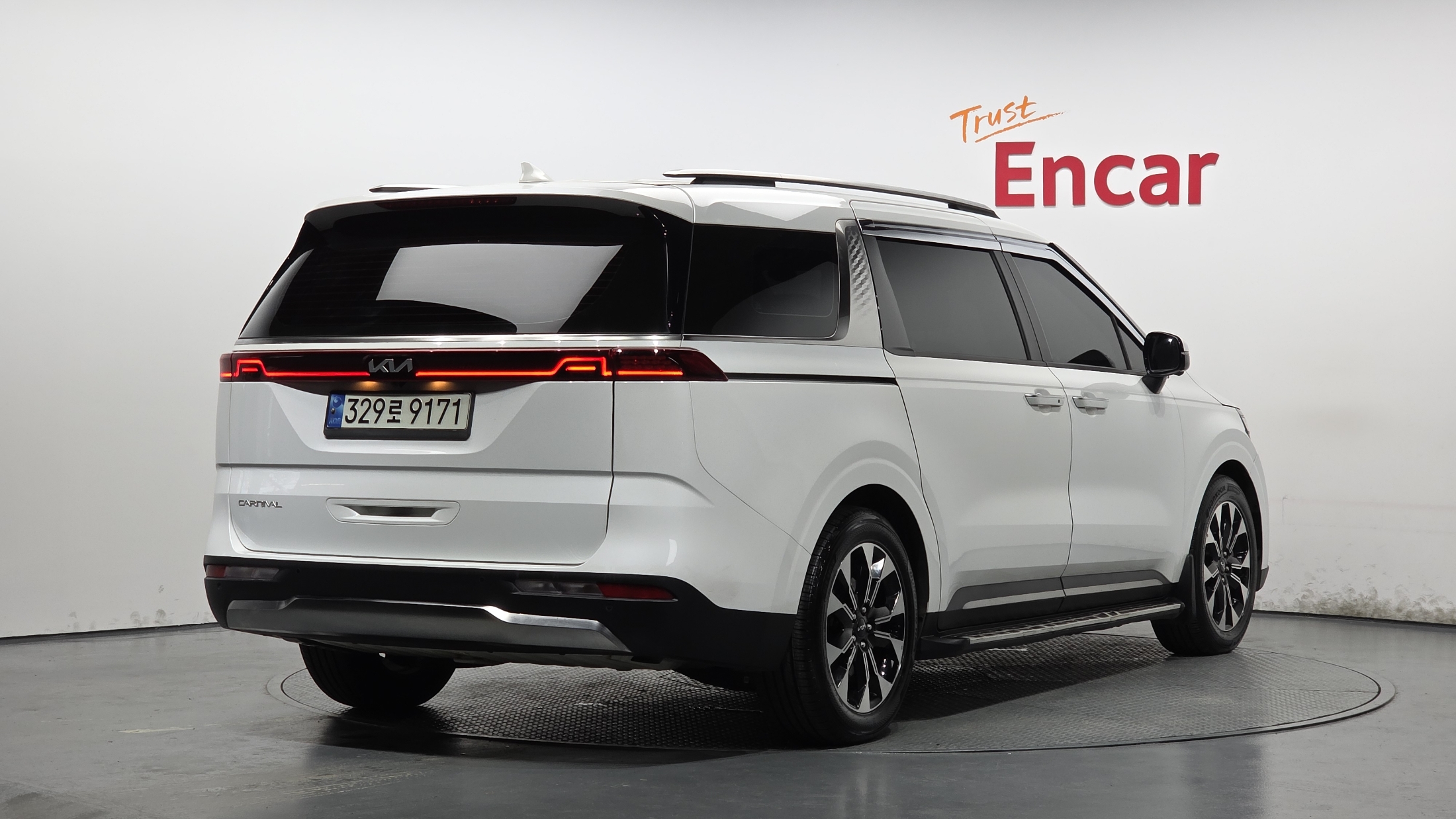 KIA CARNIVAL photo 2