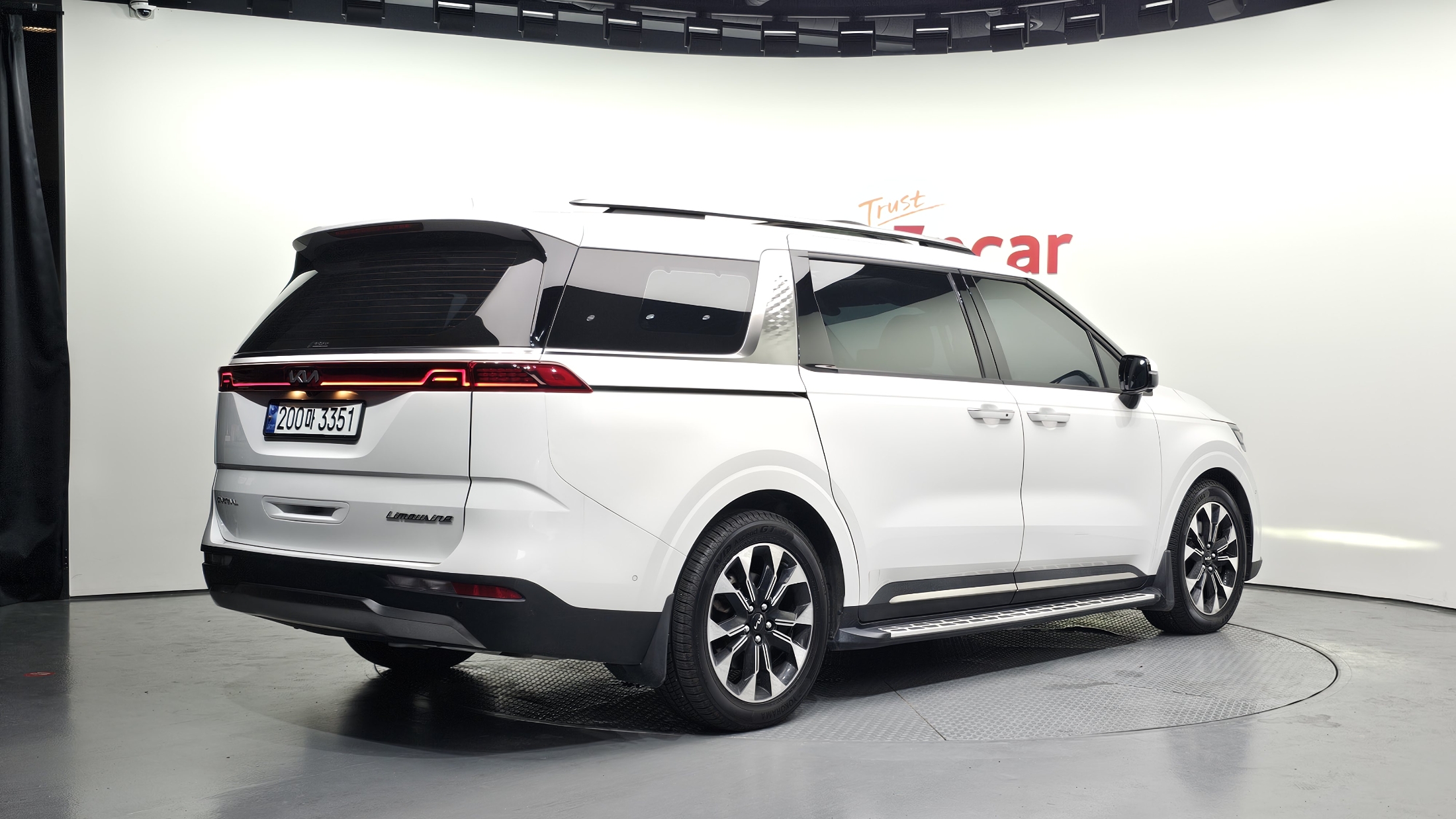 KIA CARNIVAL photo 2