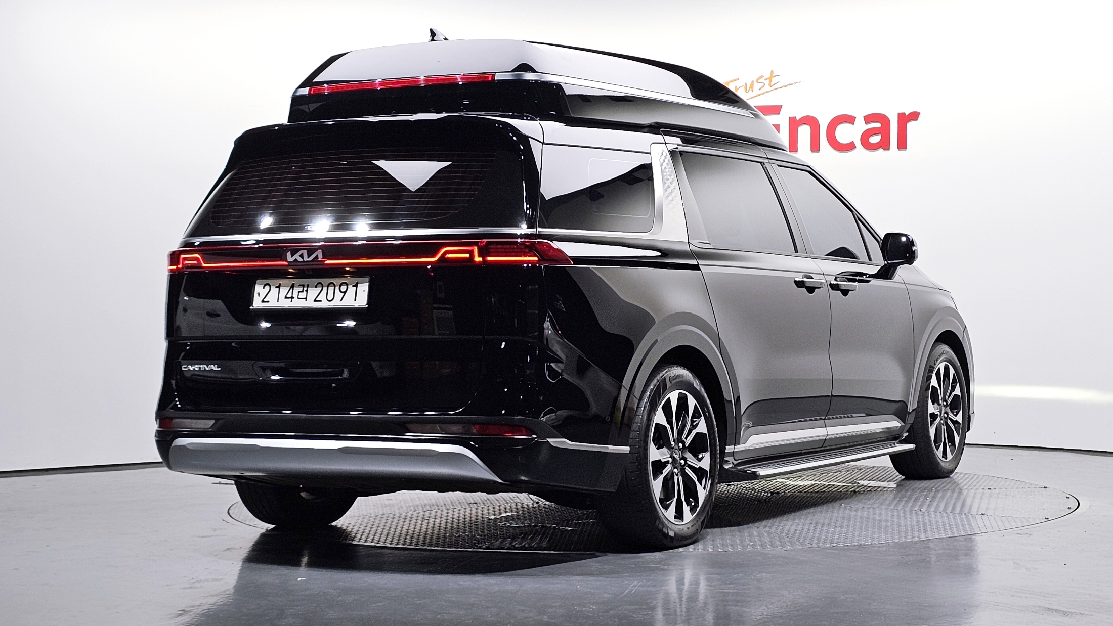 KIA CARNIVAL photo 2
