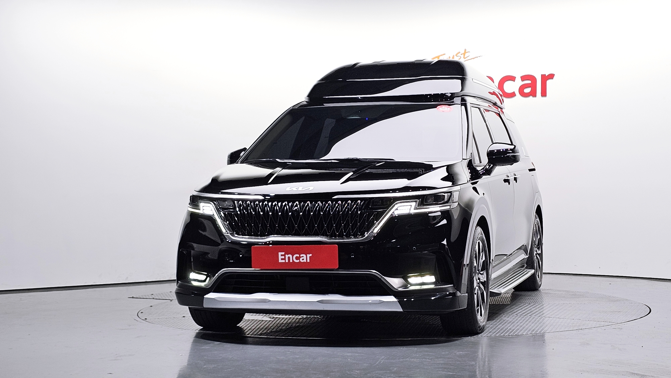 KIA CARNIVAL photo 3