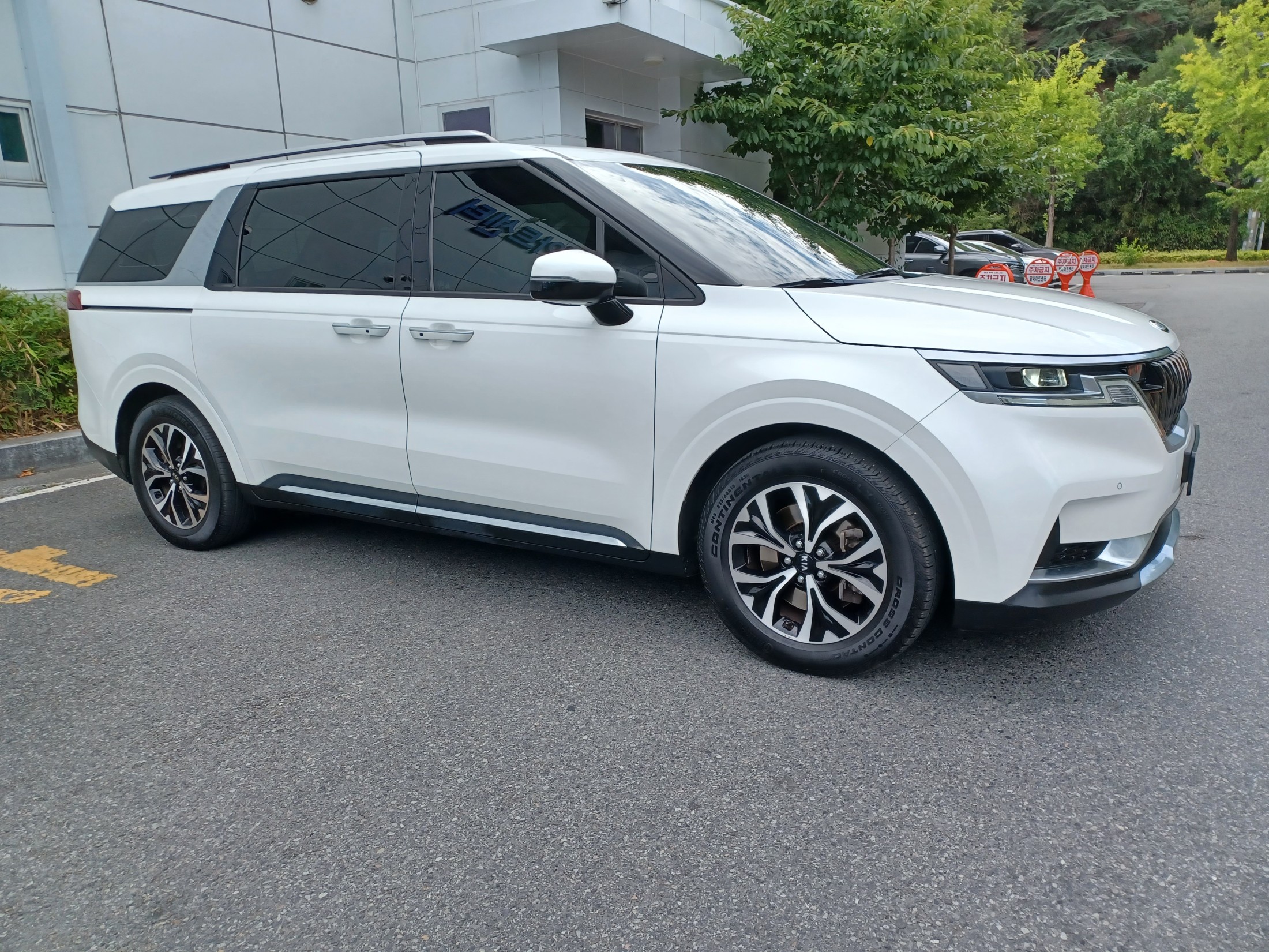 KIA CARNIVAL photo 2