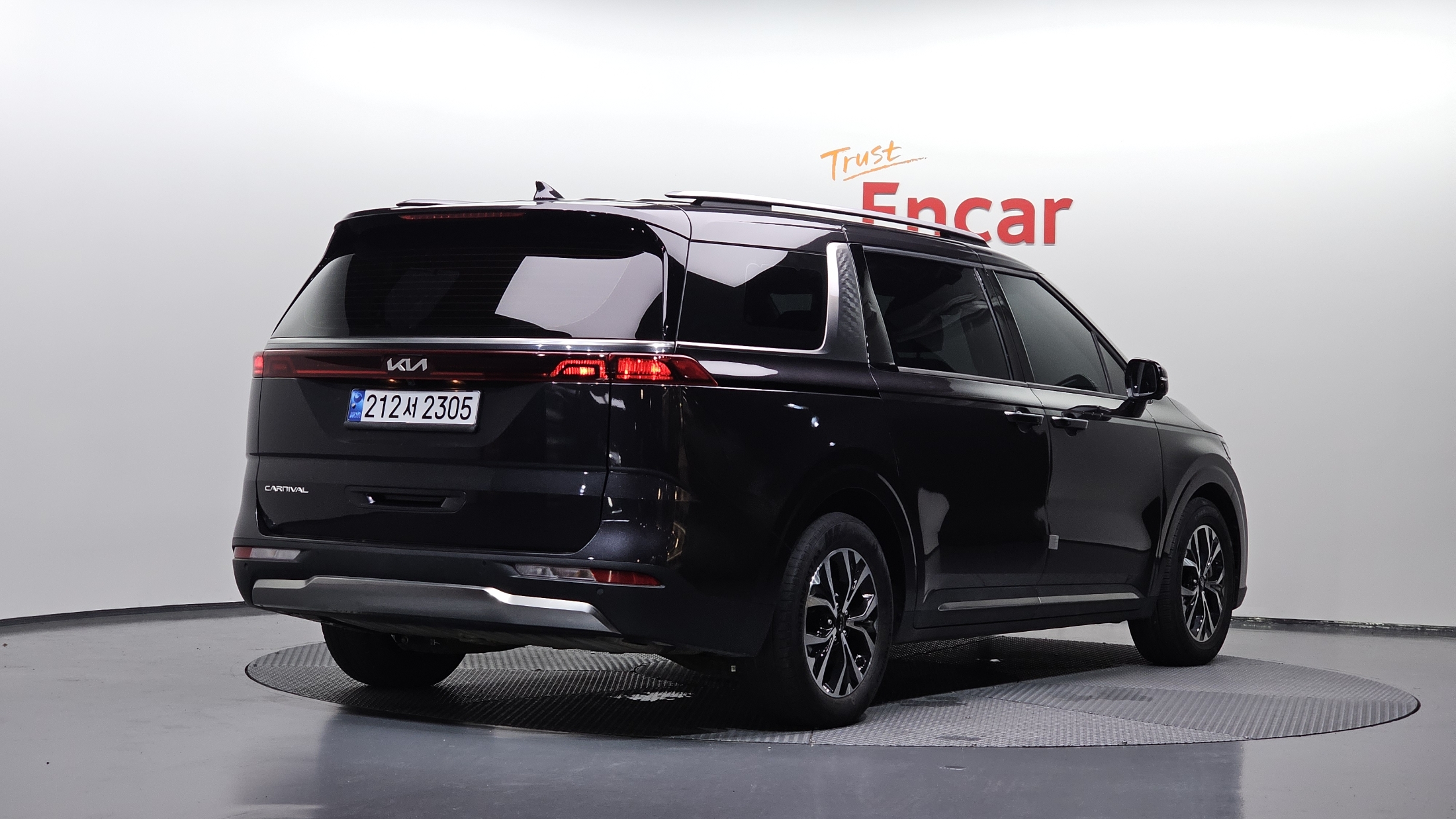 KIA CARNIVAL photo 2