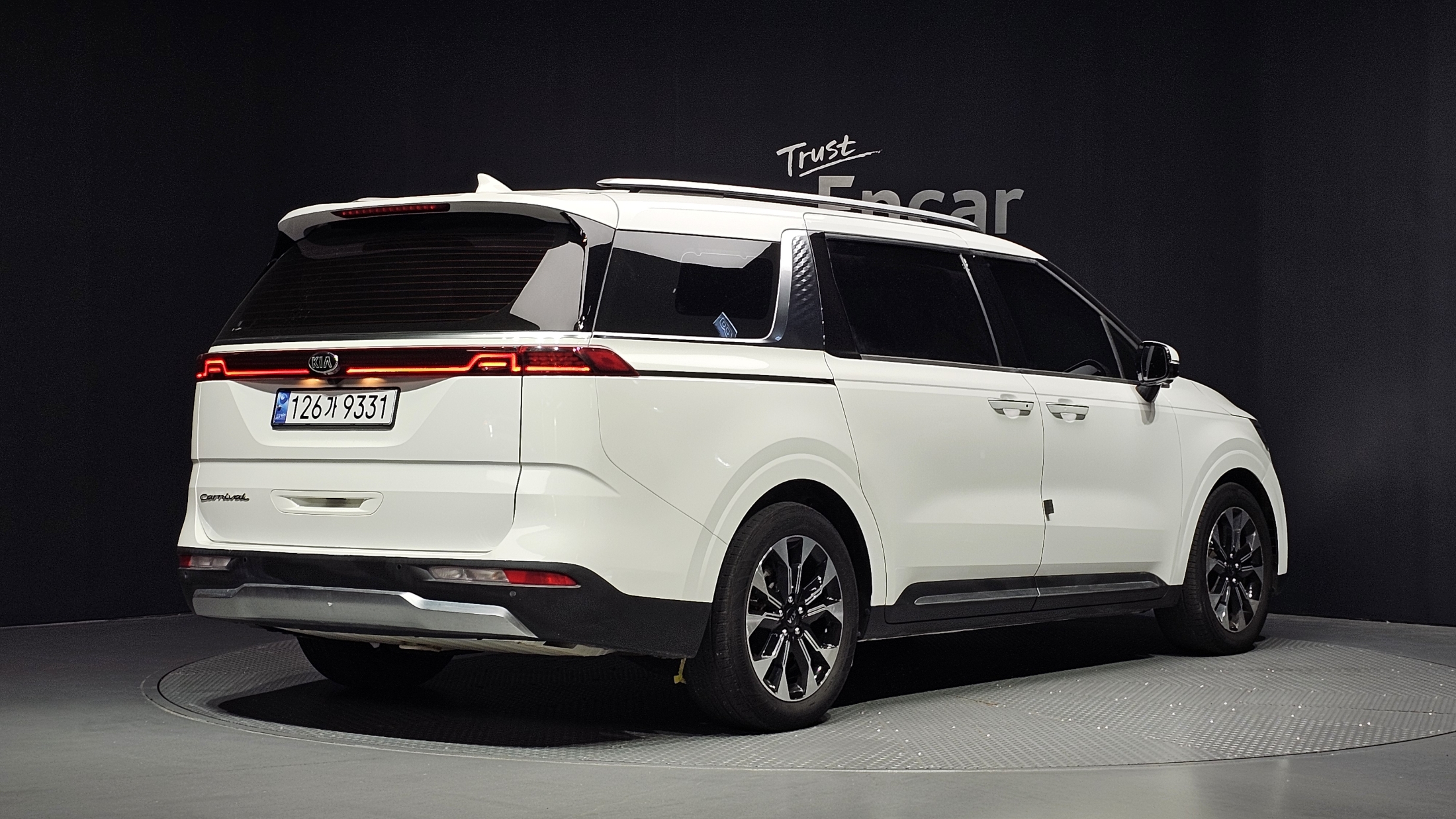 KIA CARNIVAL photo 2
