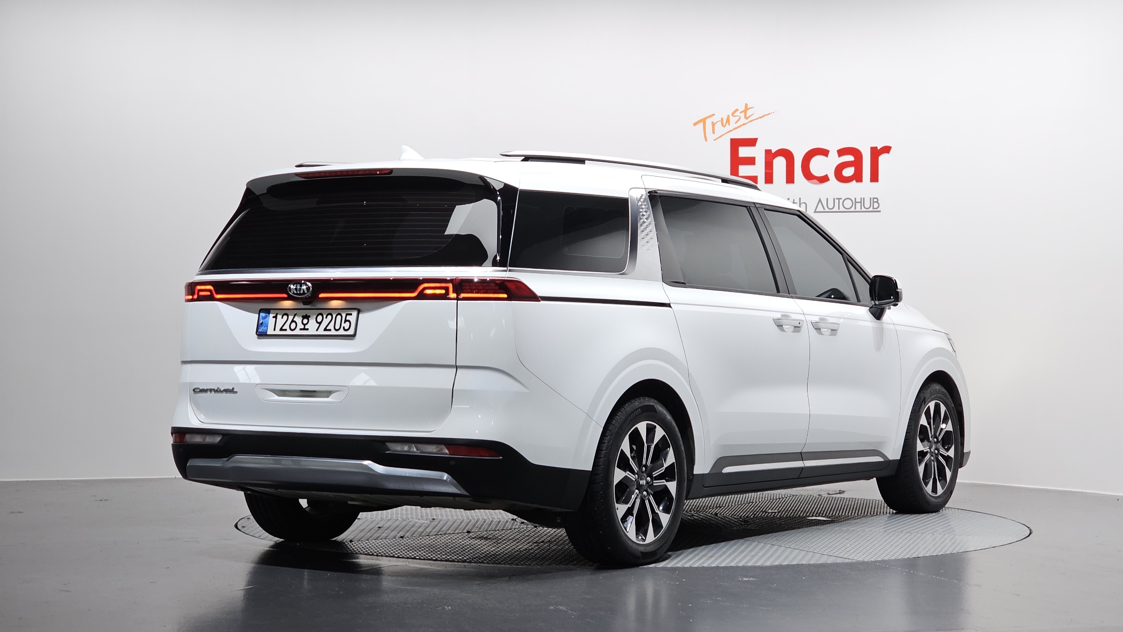 KIA CARNIVAL photo 3