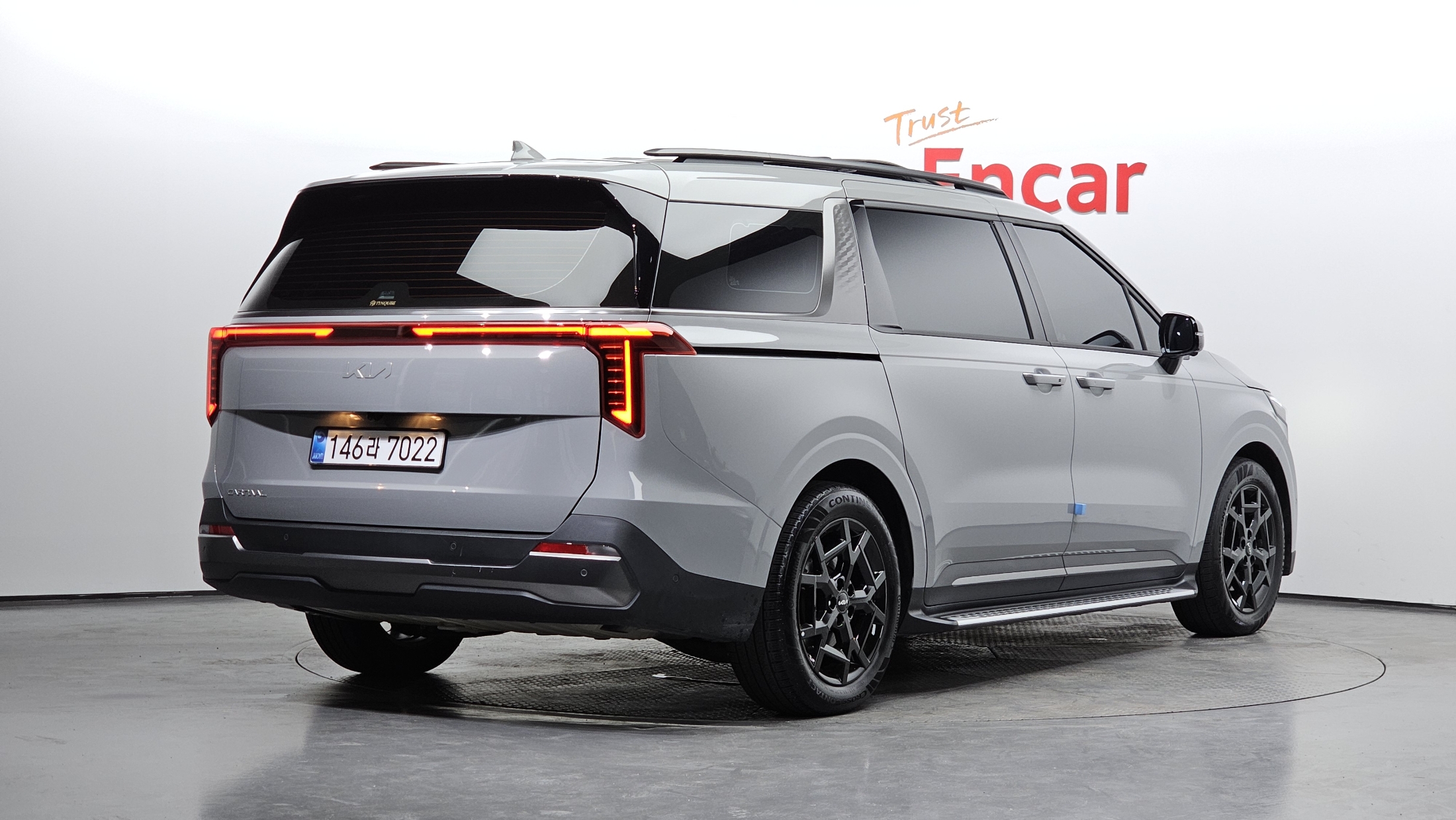 KIA CARNIVAL photo 2